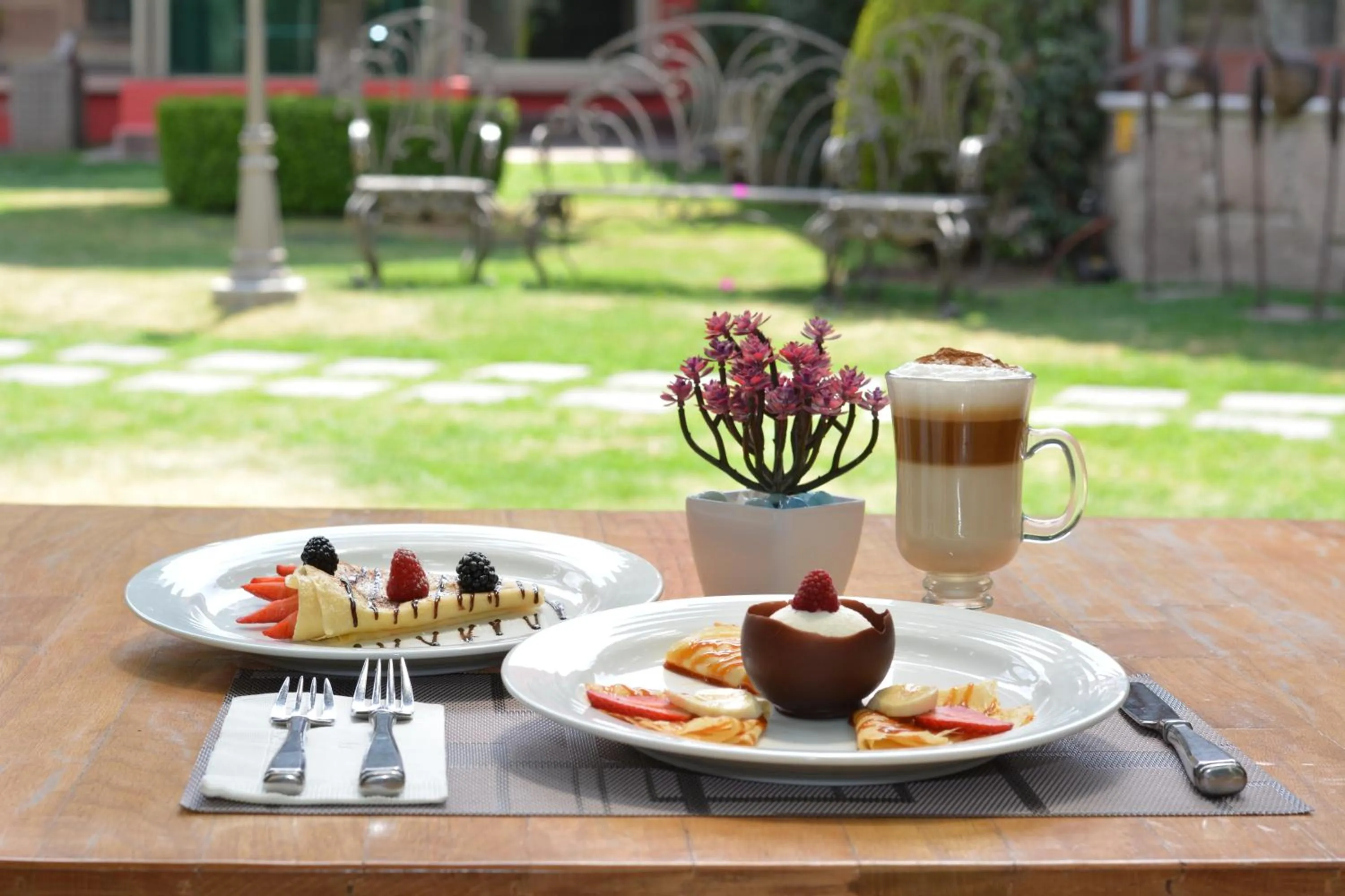 Food and drinks in Quinta del Rey Hotel