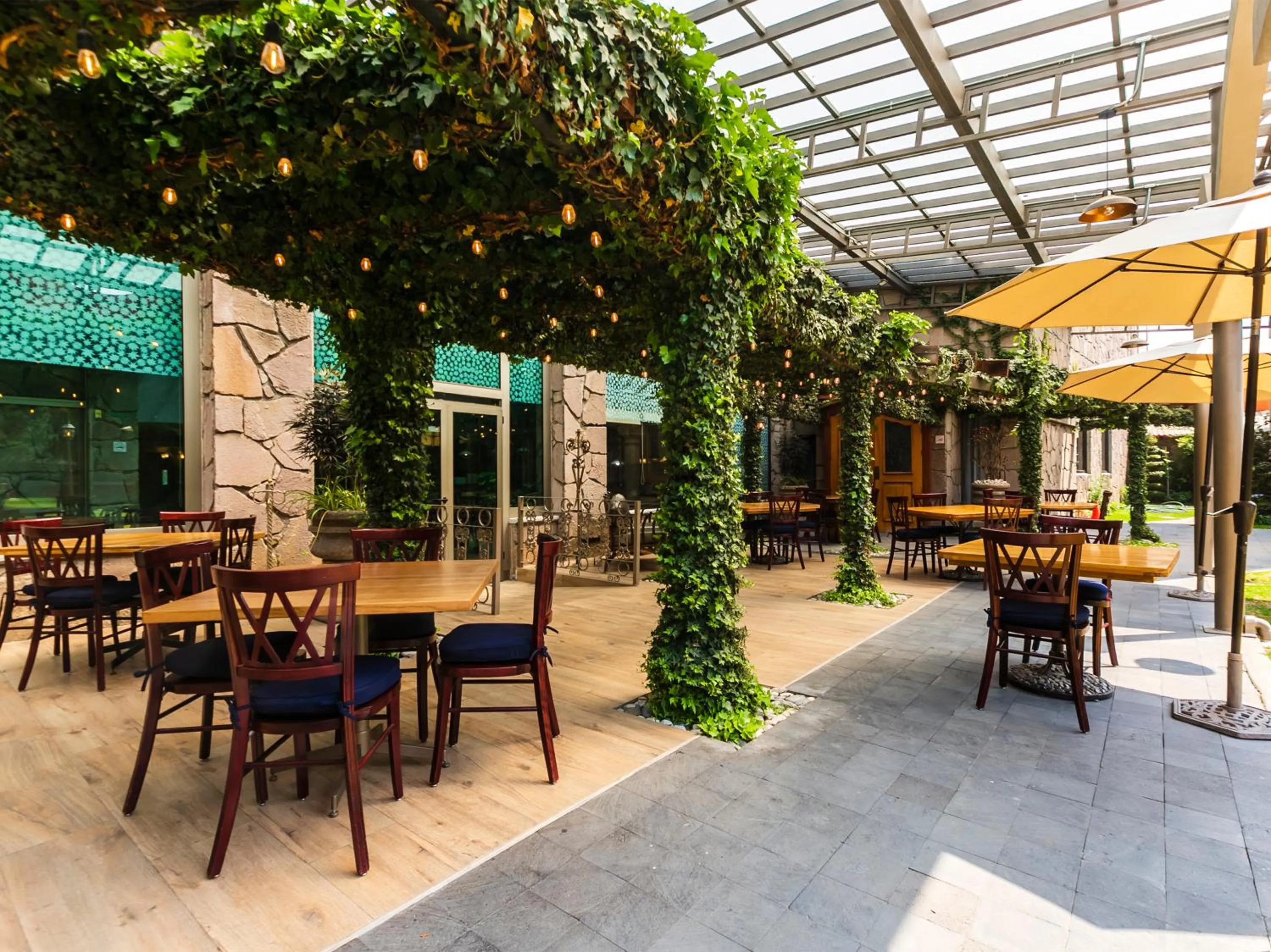 Restaurant/places to eat in Quinta del Rey Hotel