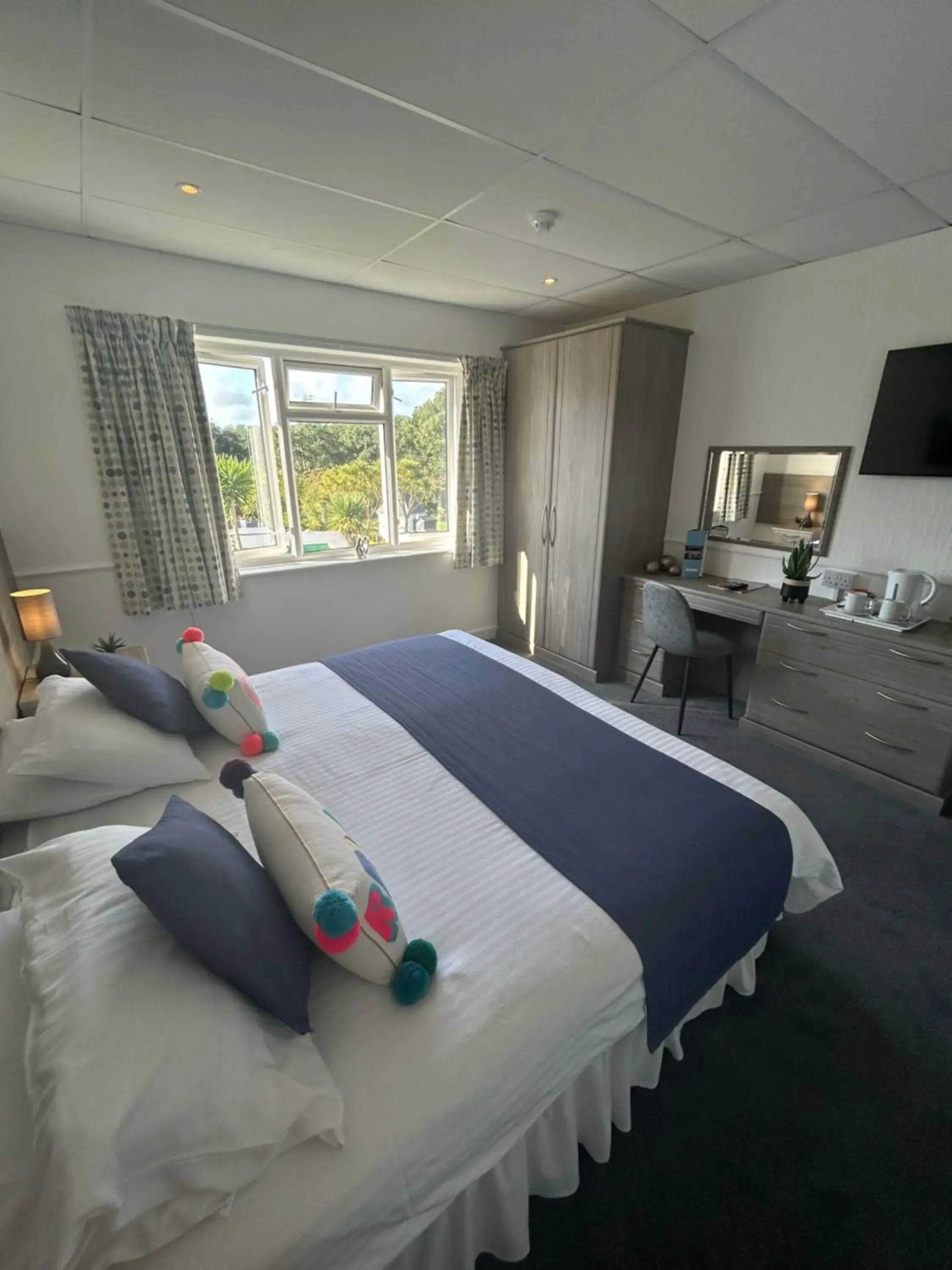 Superior Double with Pool & Garden View in Westhill Country Hotel Superior Double with Pool & Garden View in Westhill Country Hotel