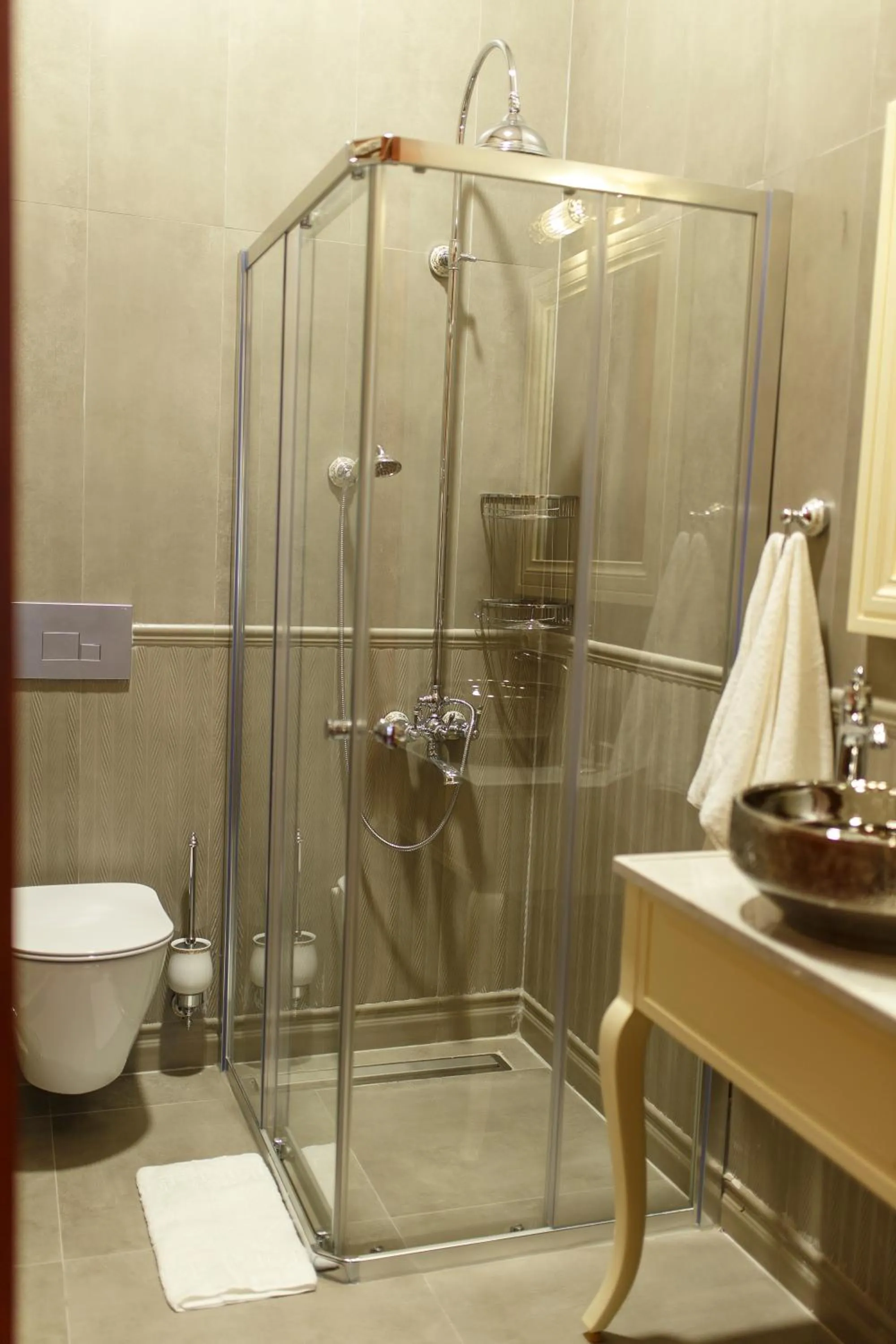 Shower in Verula City Luxury Villa