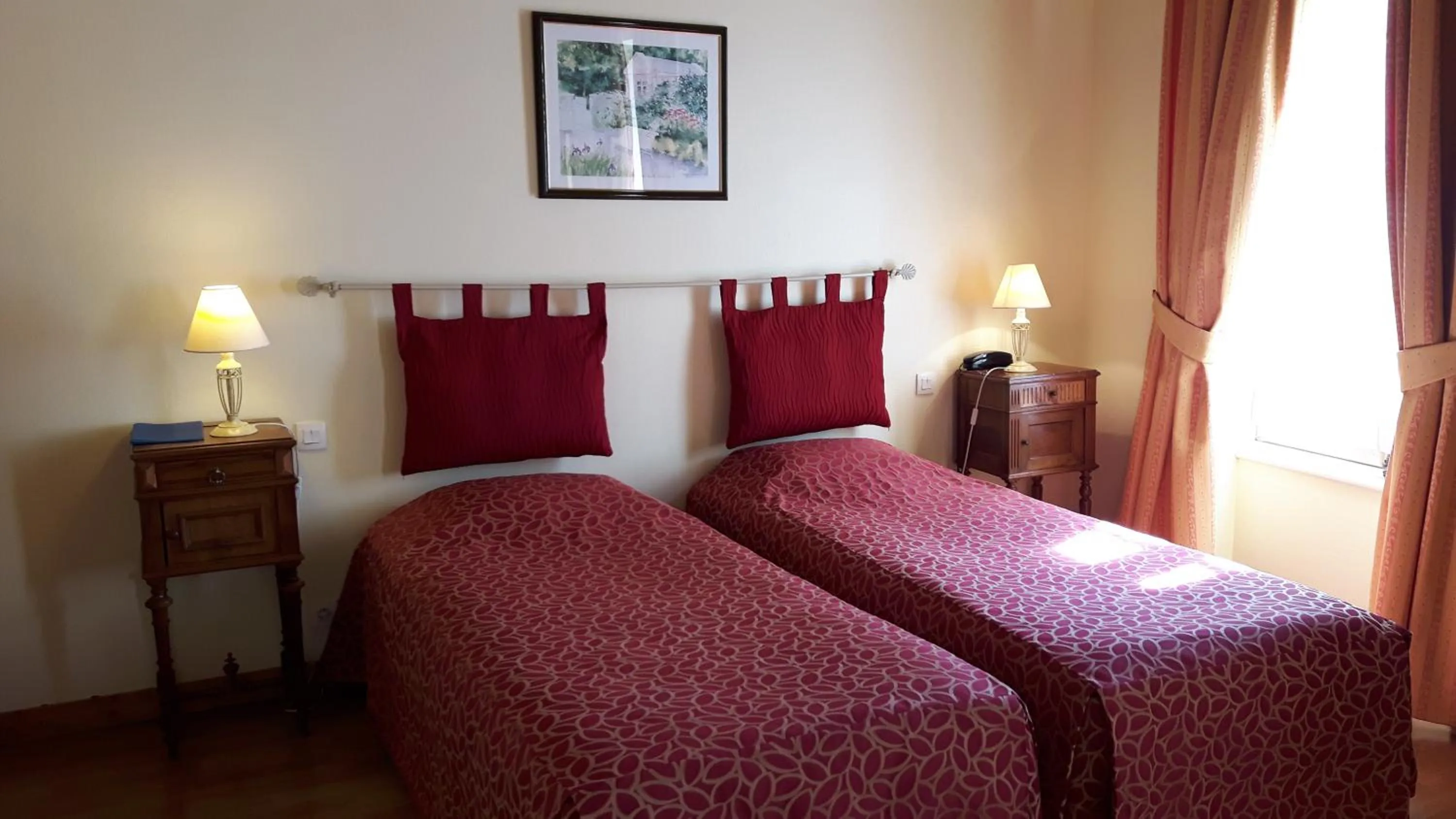 Bed in Hôtel du Donjon