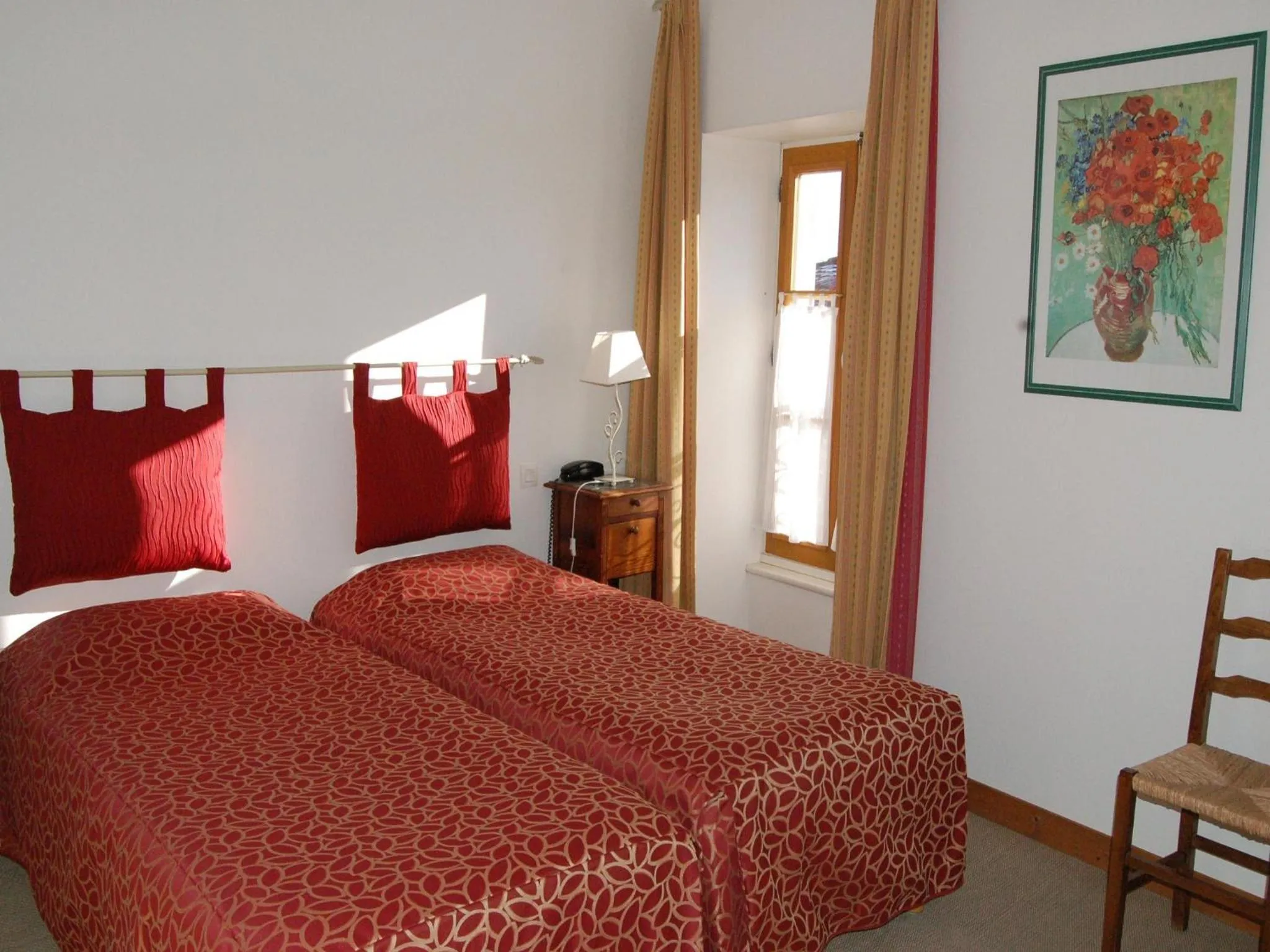 Bed in Hôtel du Donjon