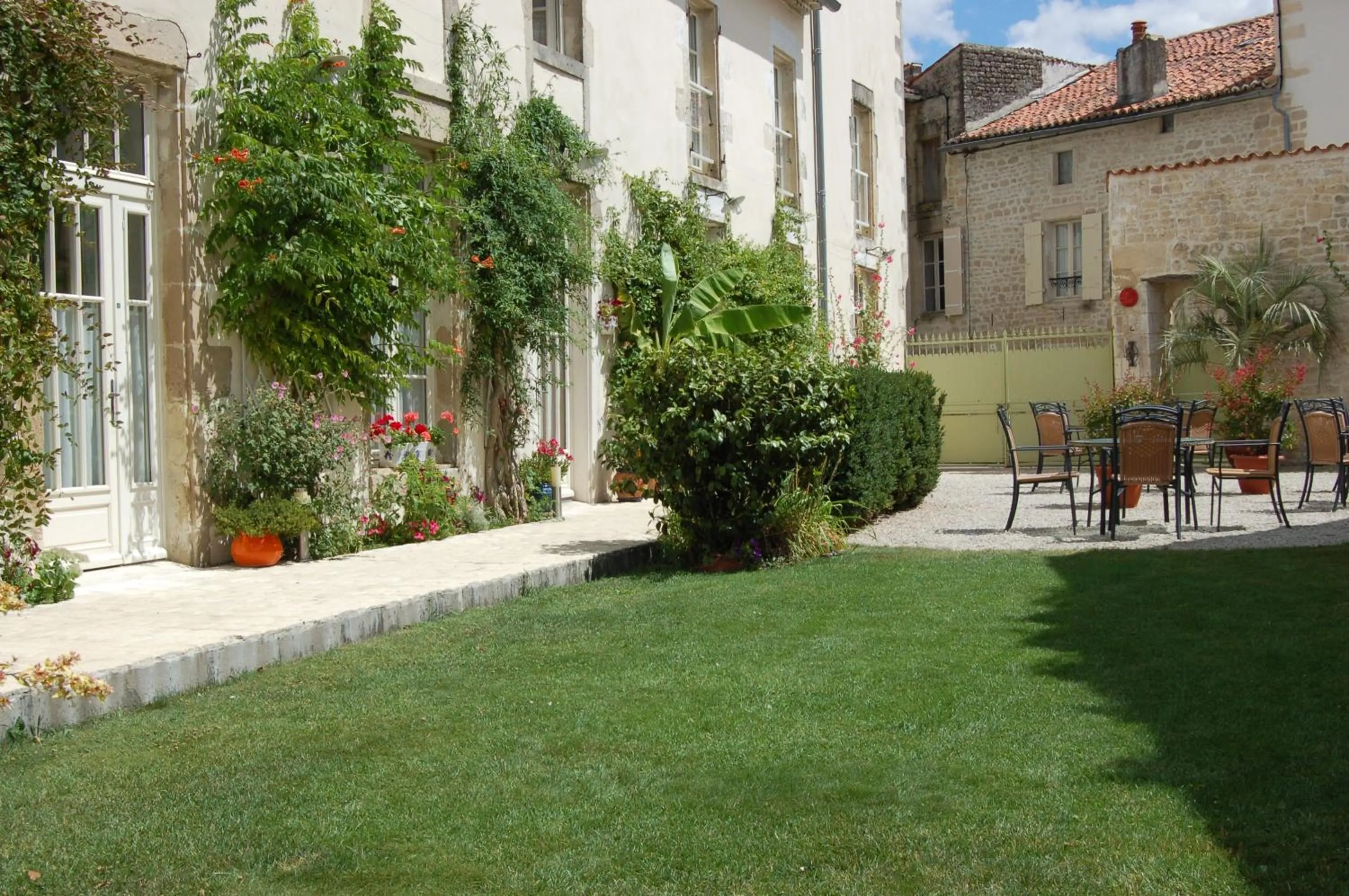 Balcony/Terrace in Hôtel du Donjon