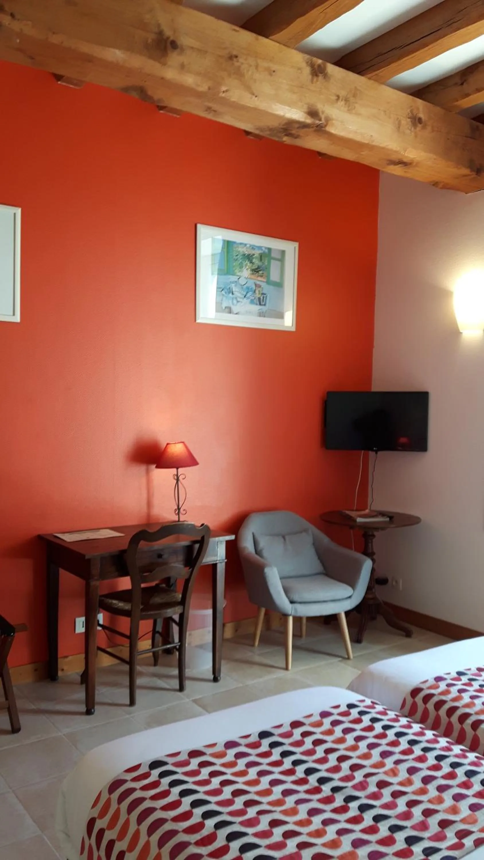 Seating area, Bed in Hôtel du Donjon