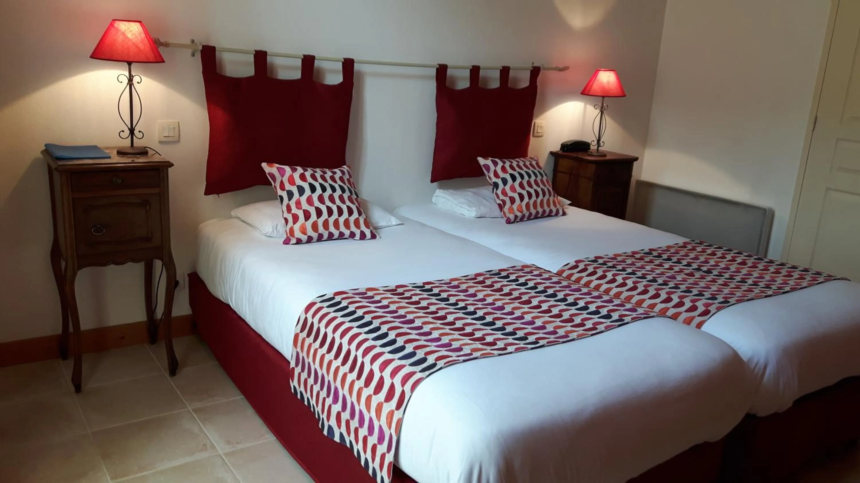 Bed in Hôtel du Donjon