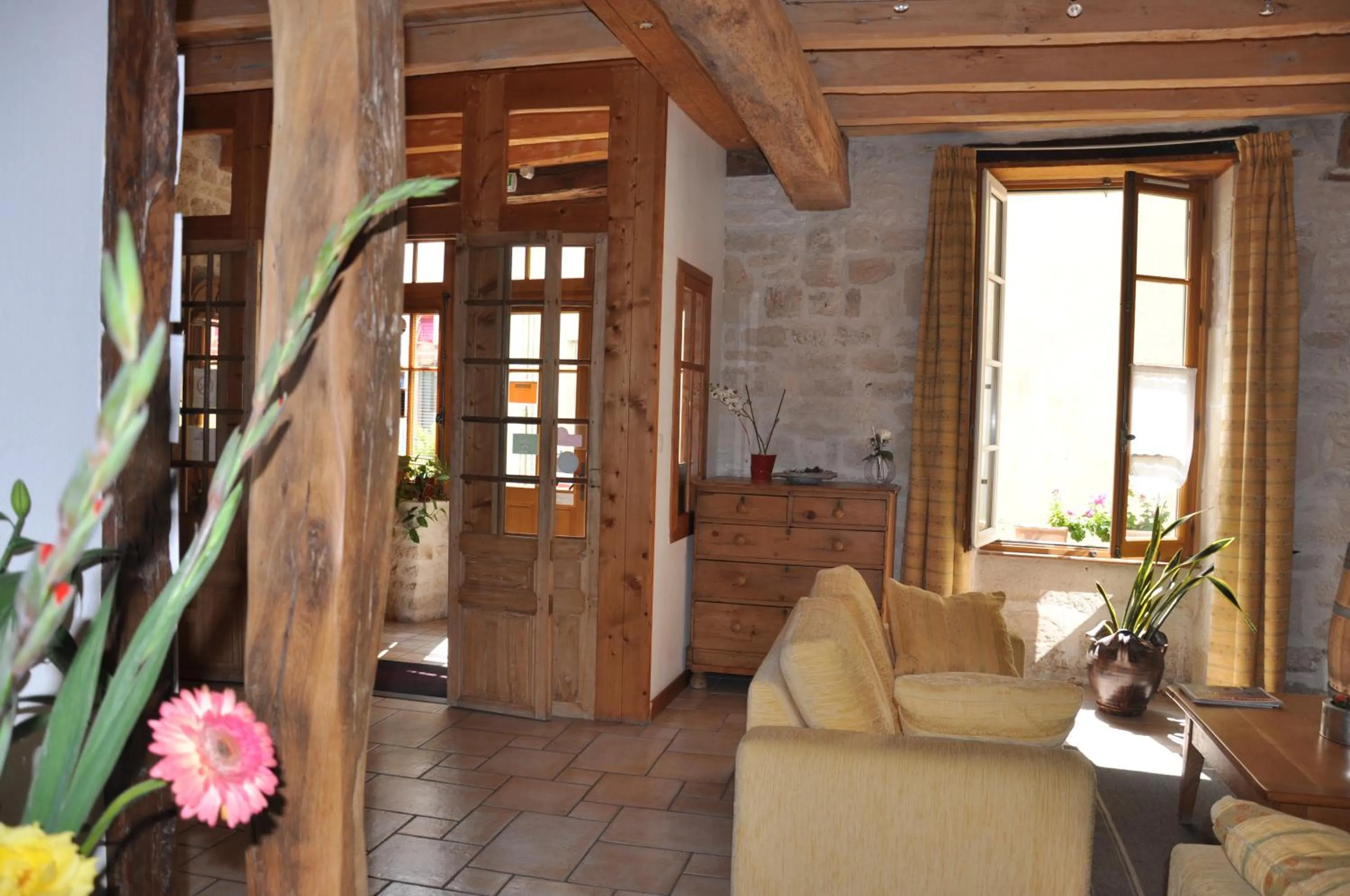Lobby or reception in Hôtel du Donjon