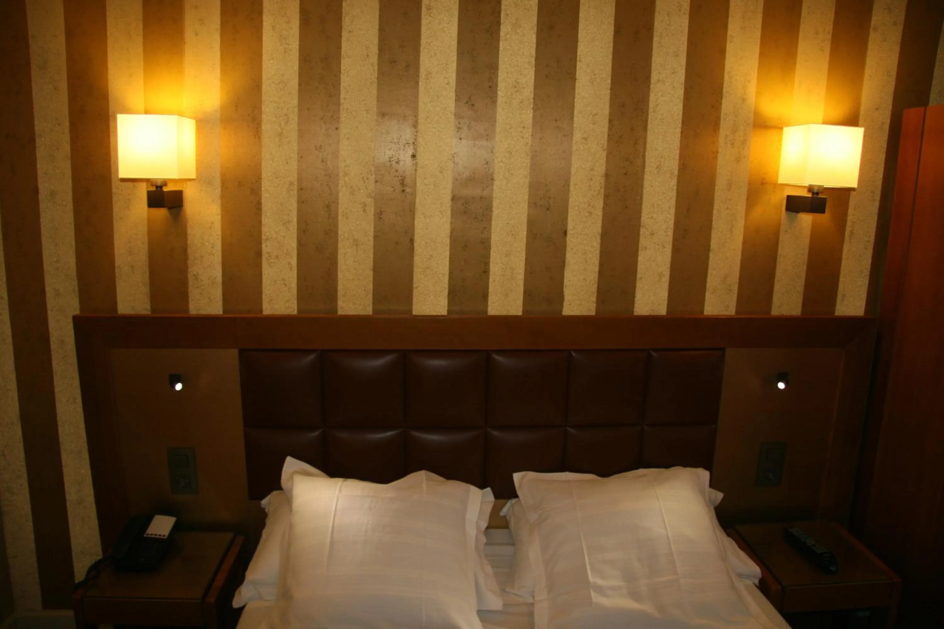 Bed in Hotel Bellevue Saint-Lazare