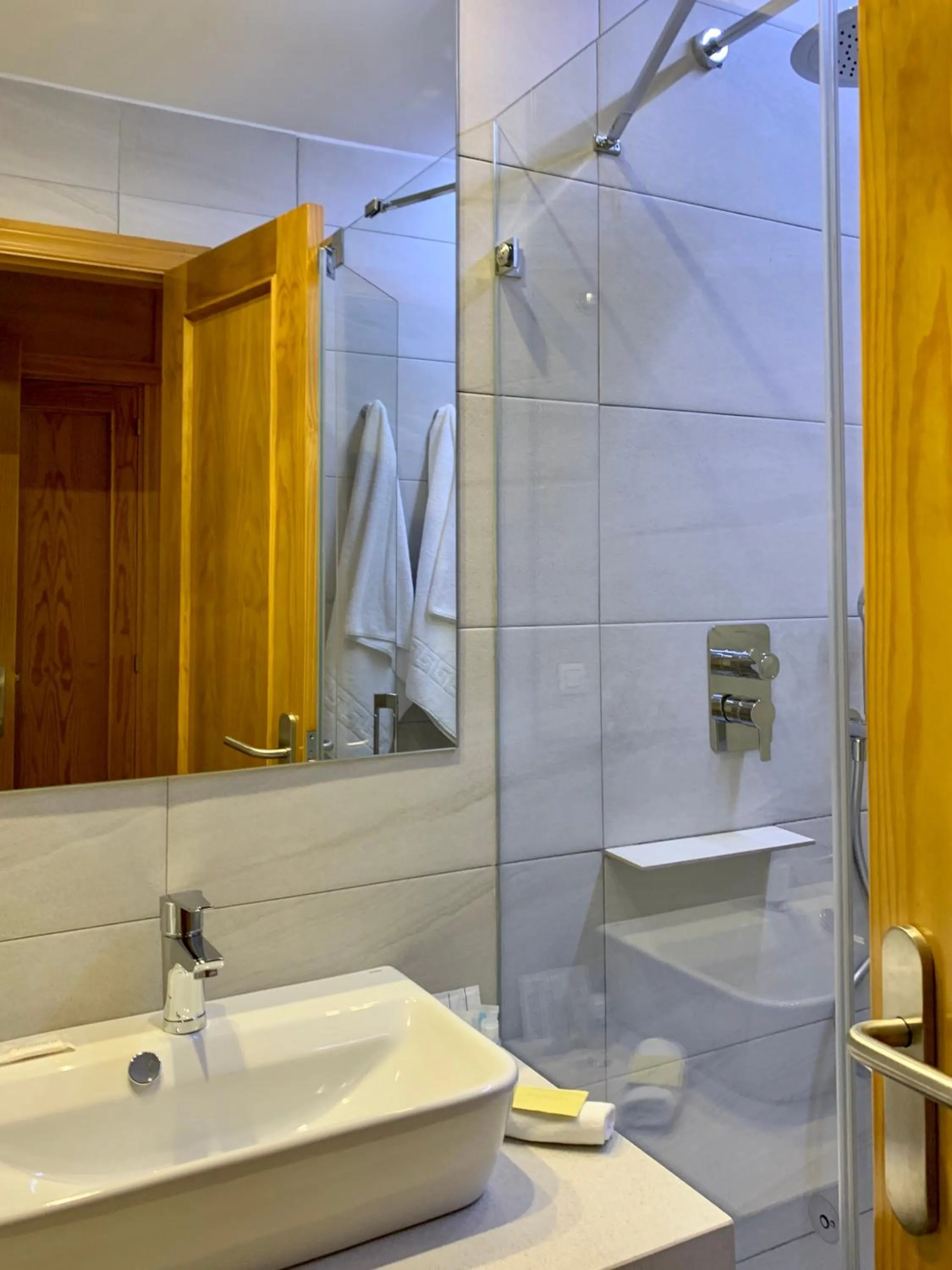 Photo of the whole room in LUZ Vejer Hospedería