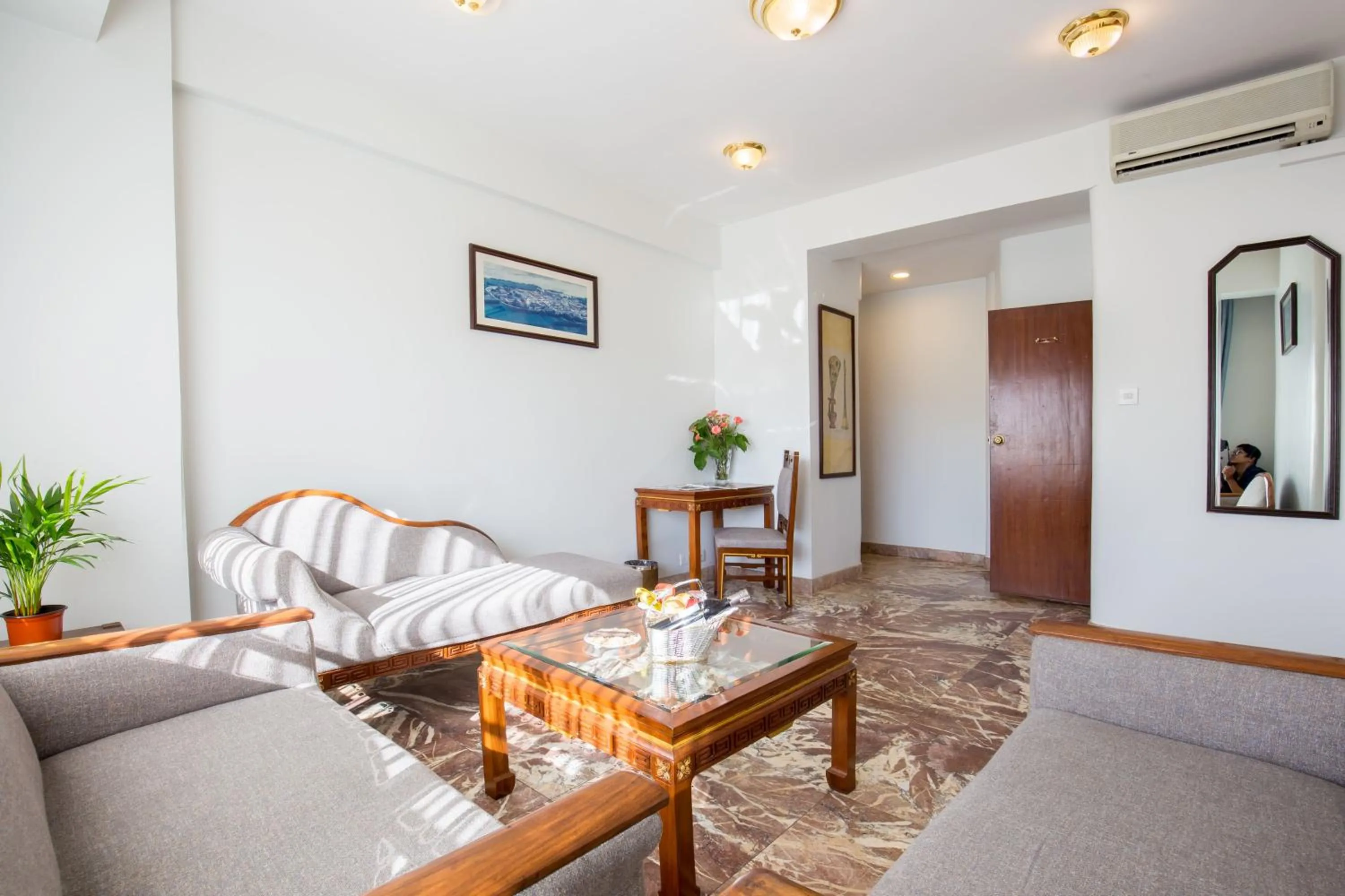 Seating area in Hotel Le Himalaya