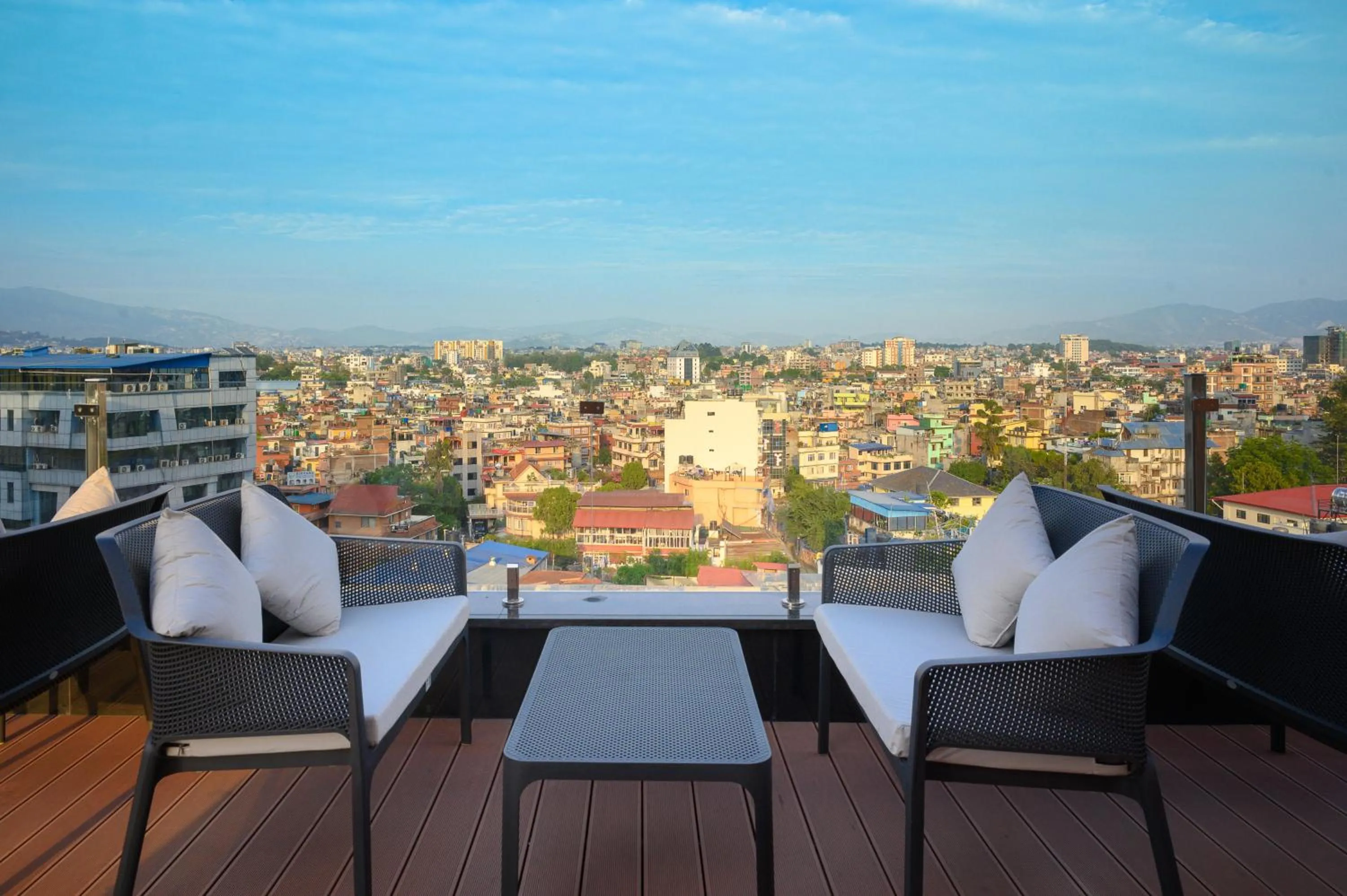 Restaurant/places to eat in Hotel Le Himalaya