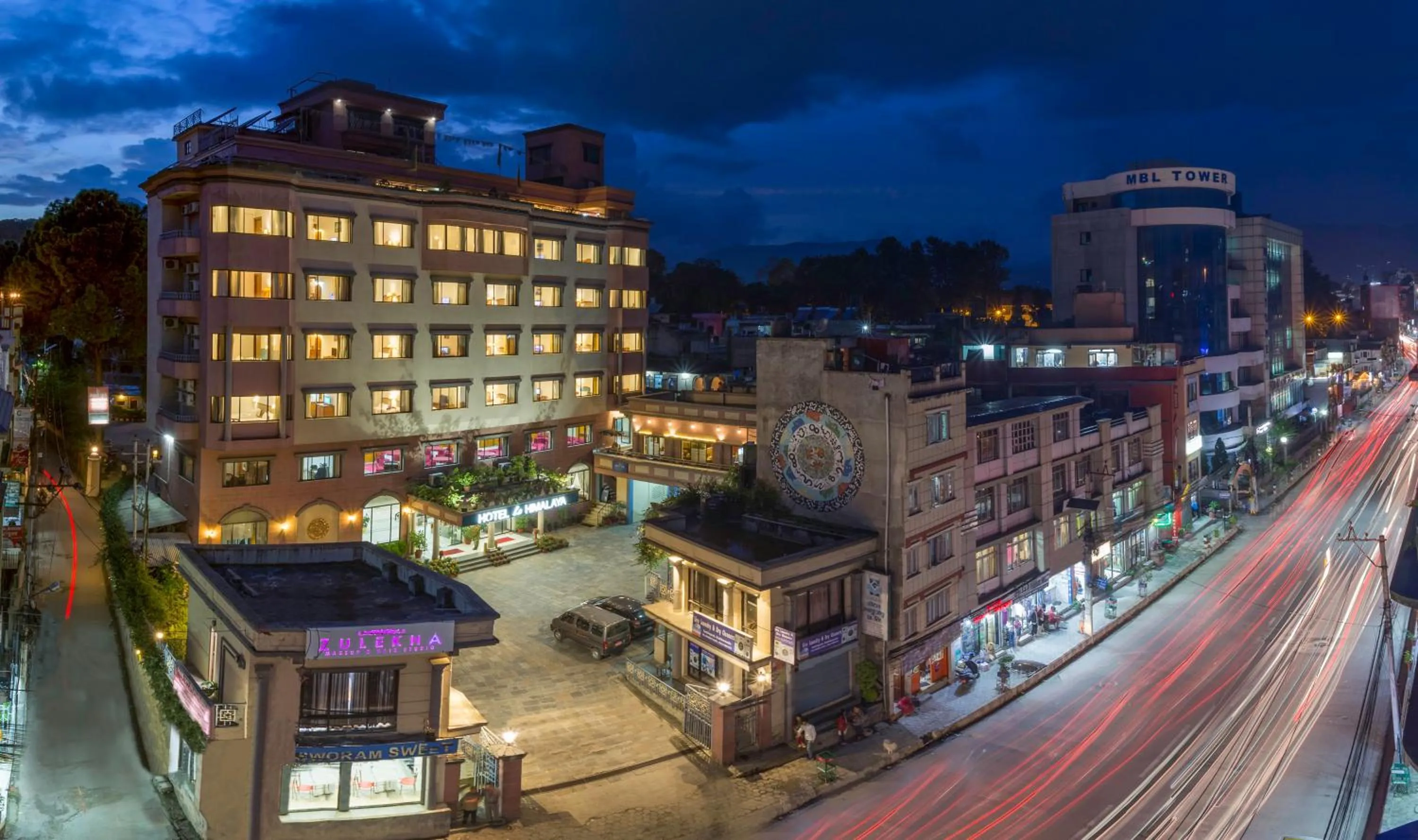 Property building in Hotel Le Himalaya