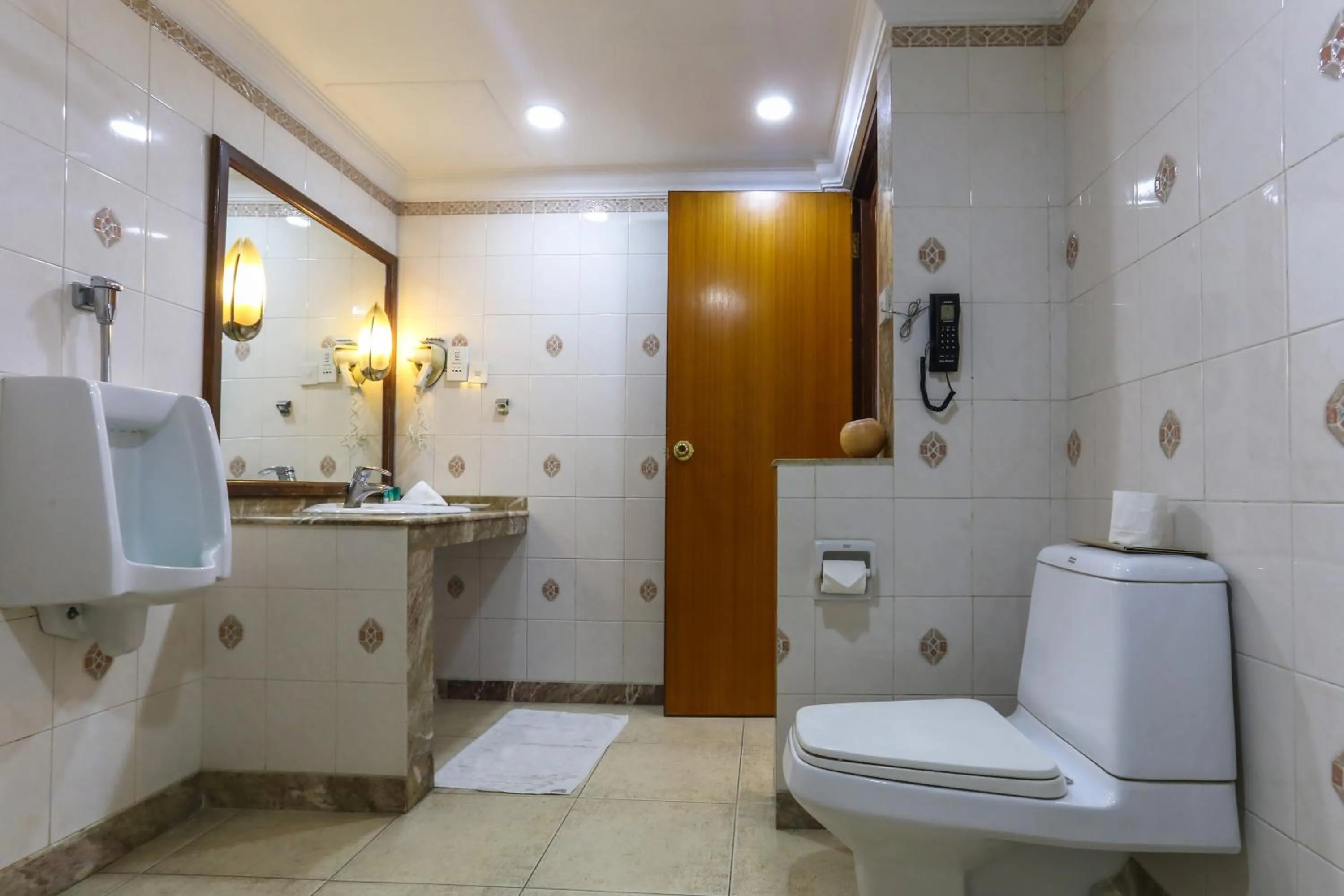 Toilet in Hotel Le Himalaya