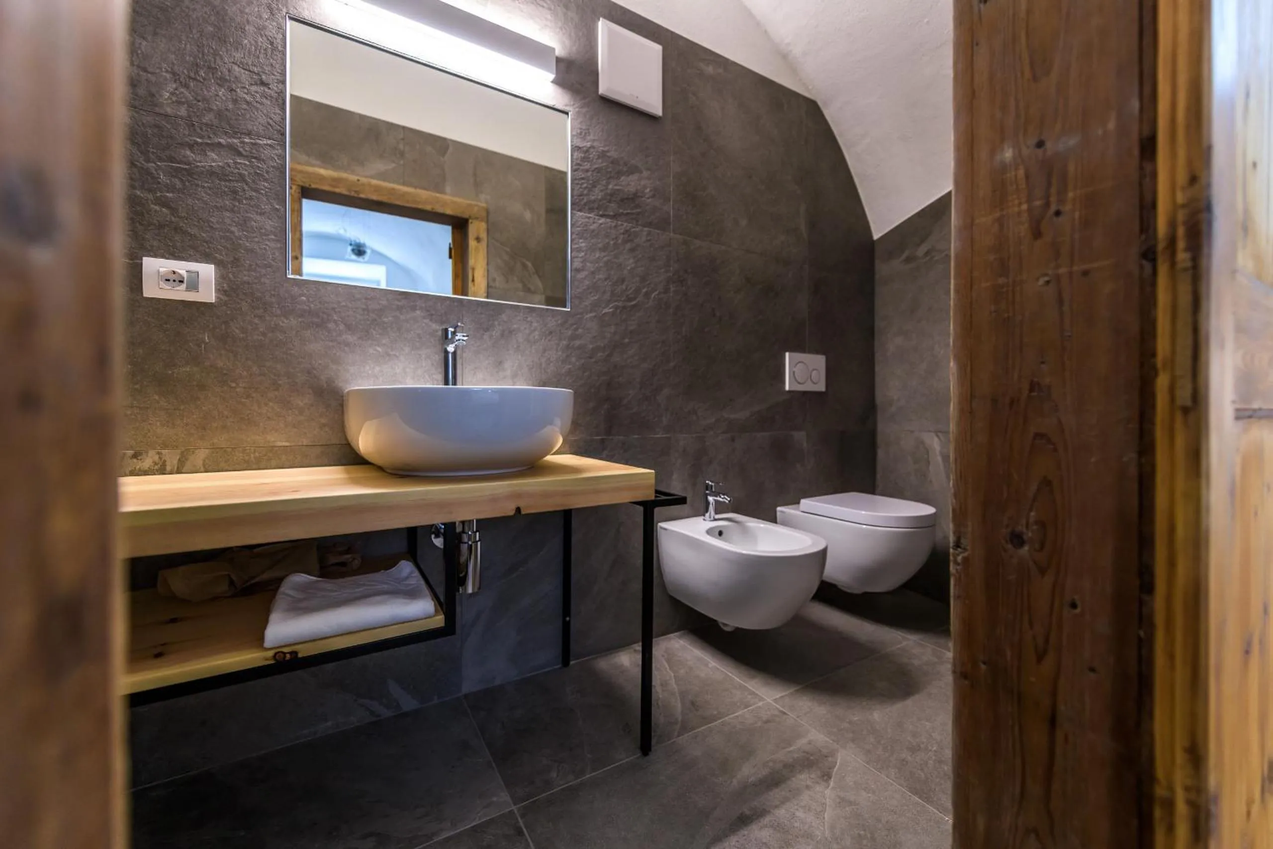 Toilet in Casa Kaki - Eco friendly Apartments with Parking & Private Courtyard