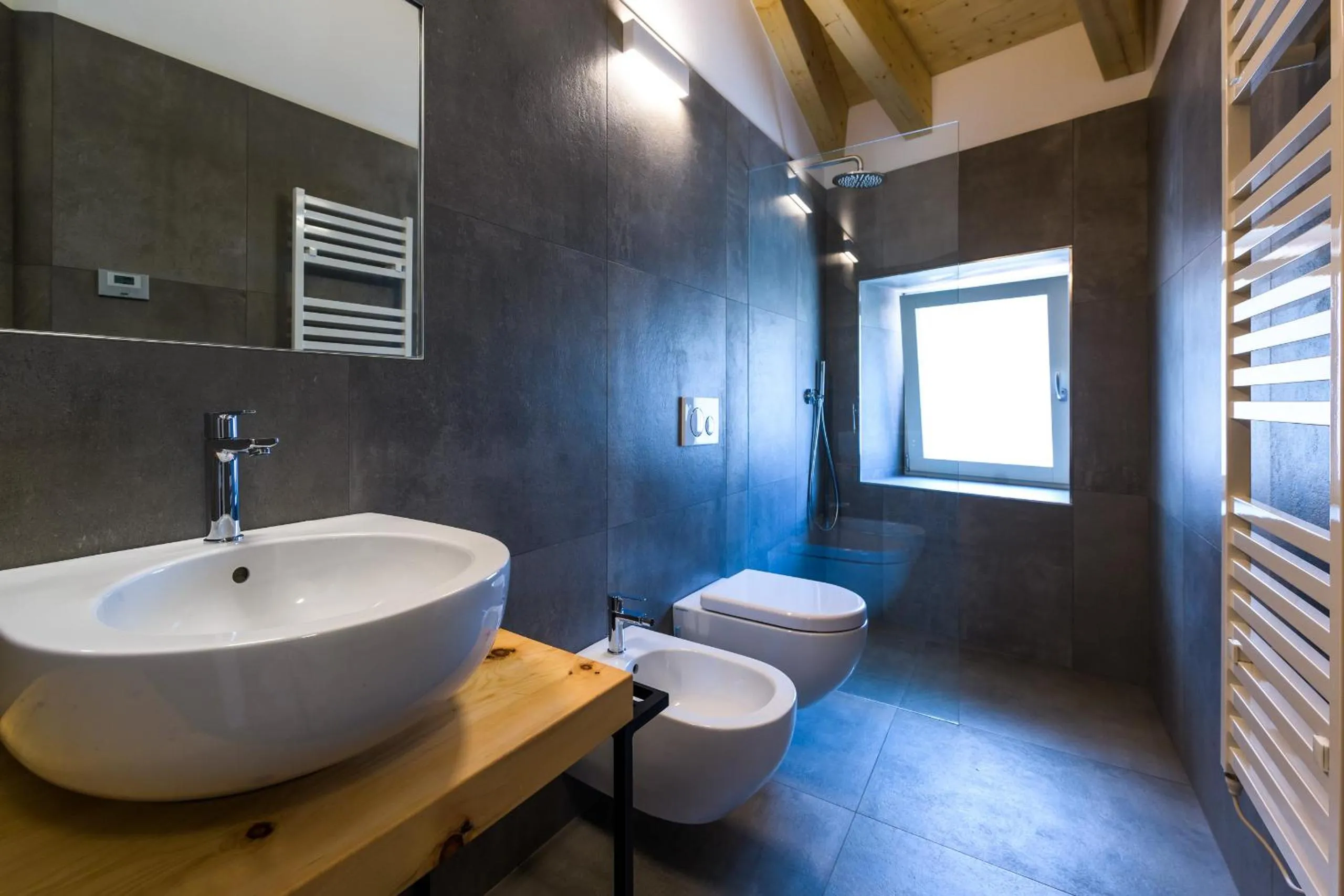 Shower in Casa Kaki - Eco friendly Apartments with Parking & Private Courtyard