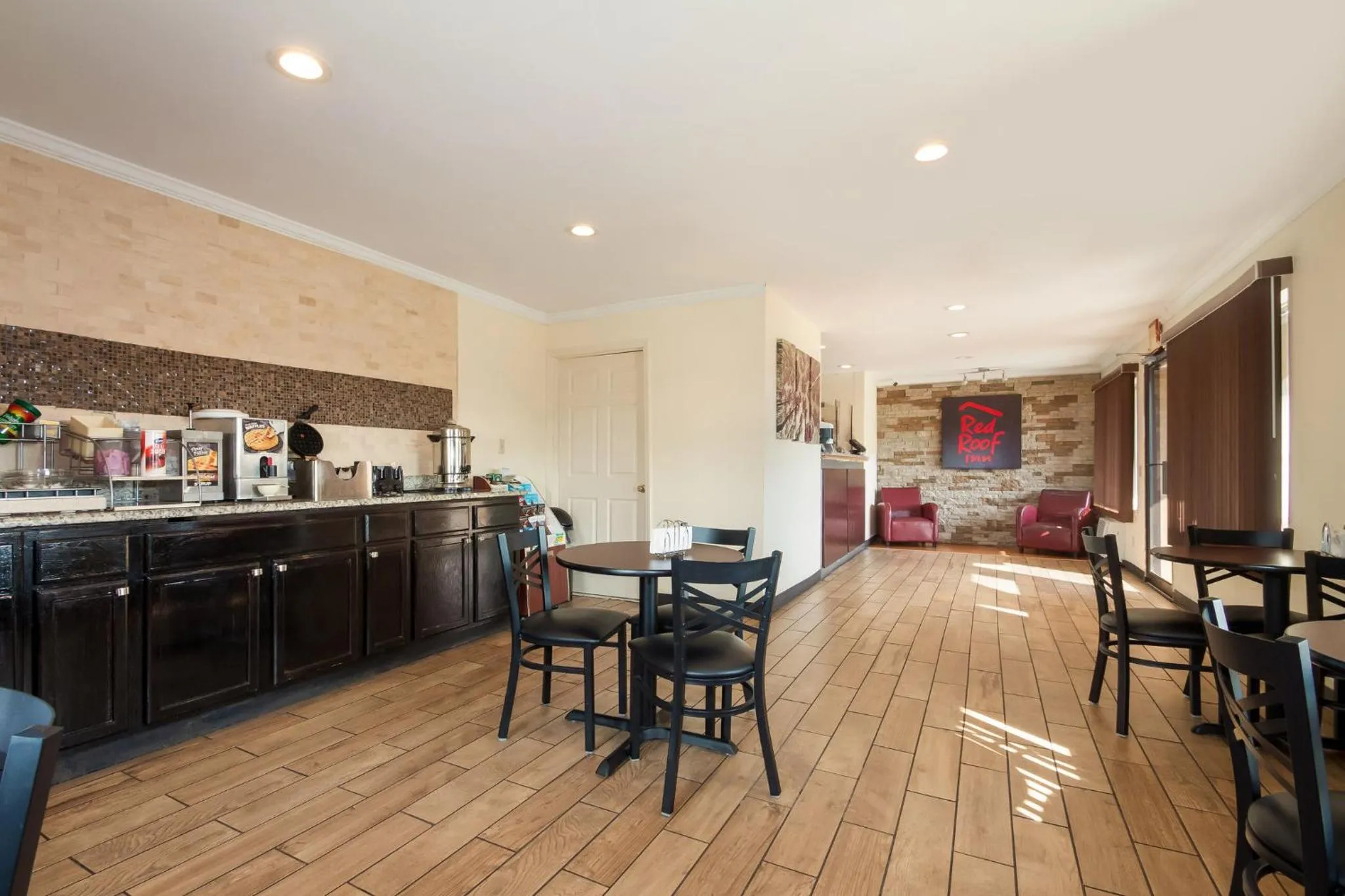 Breakfast in Red Roof Inn Santee