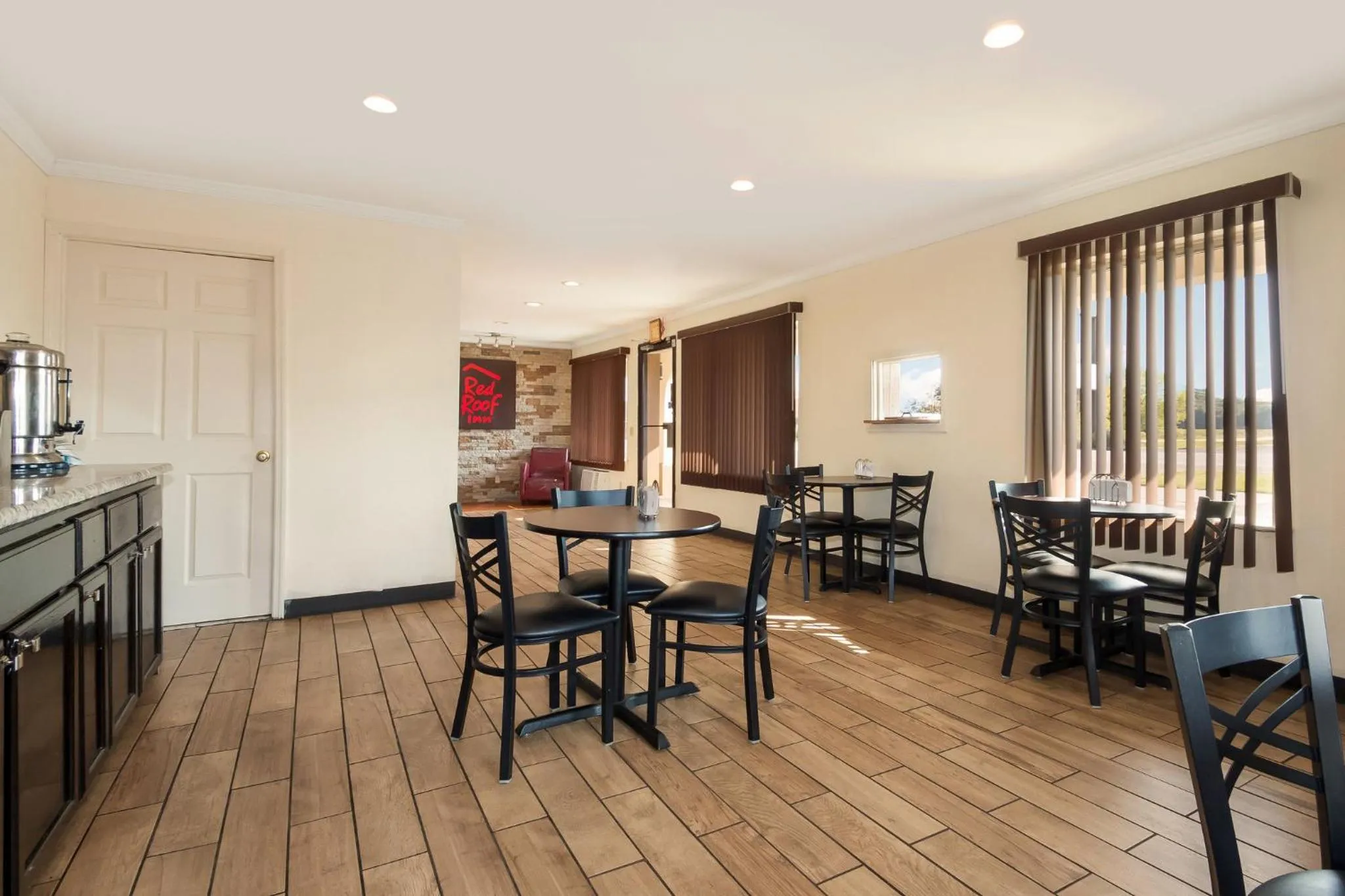 Breakfast in Red Roof Inn Santee