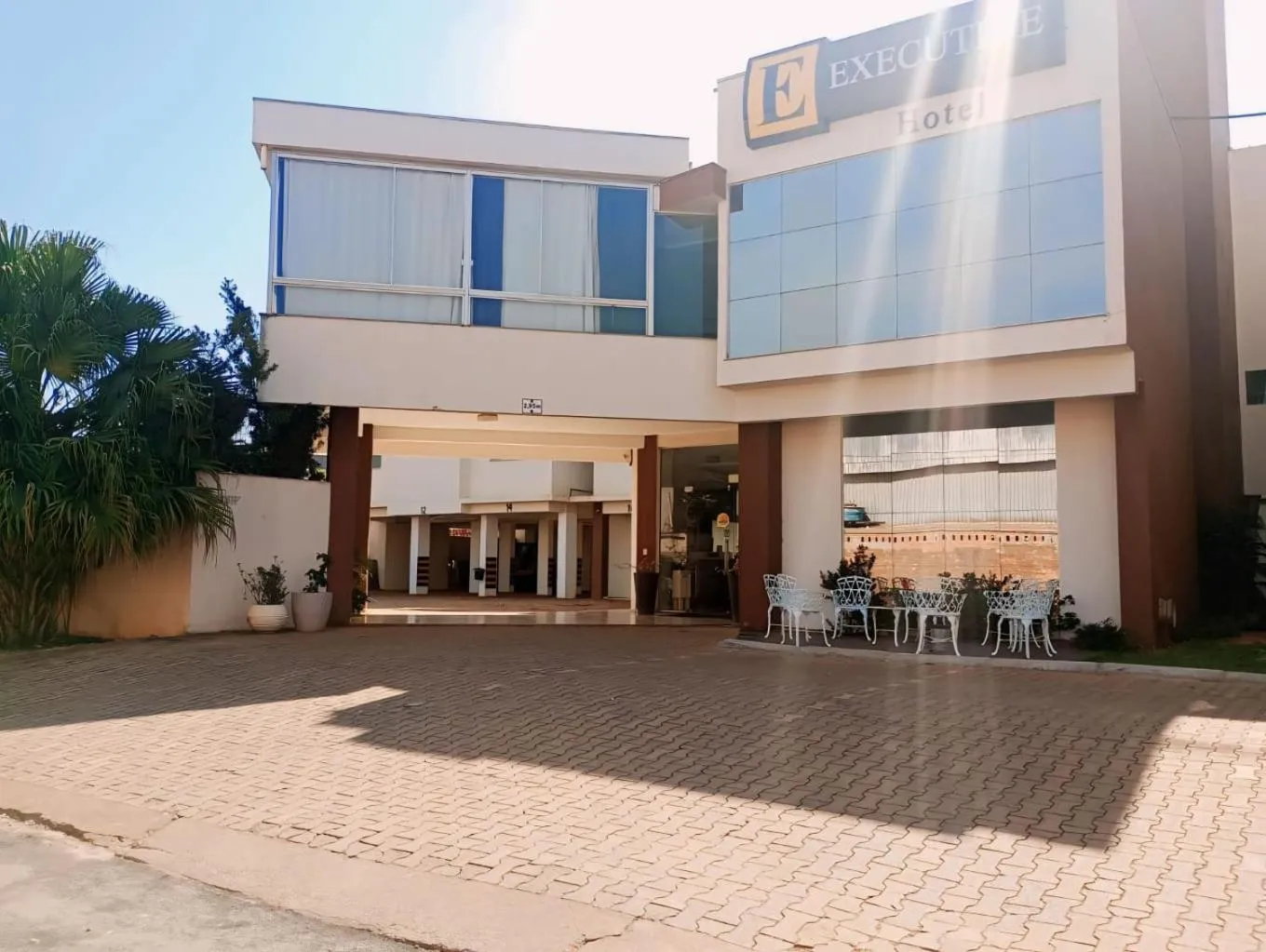 Facade/entrance in Executive Hotel MT