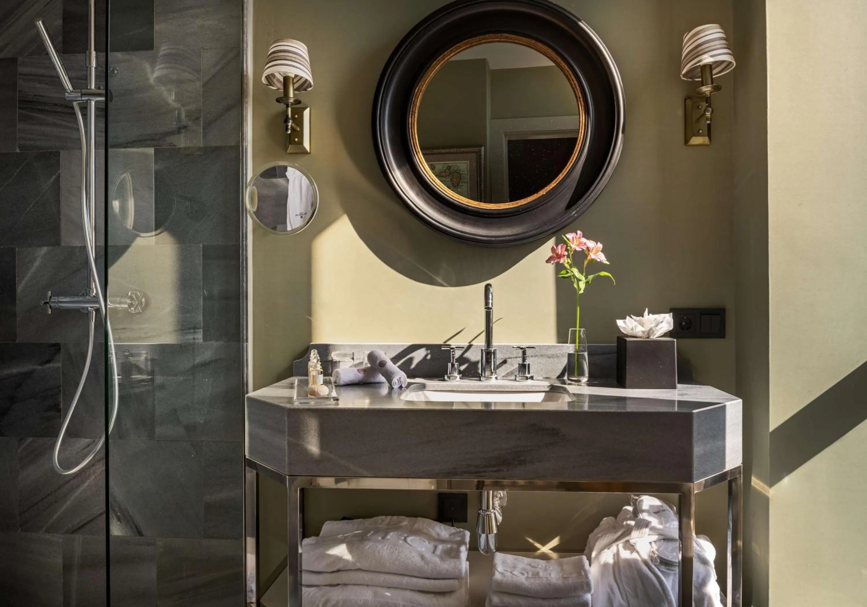 Bathroom in NH Collection Colón Valencia