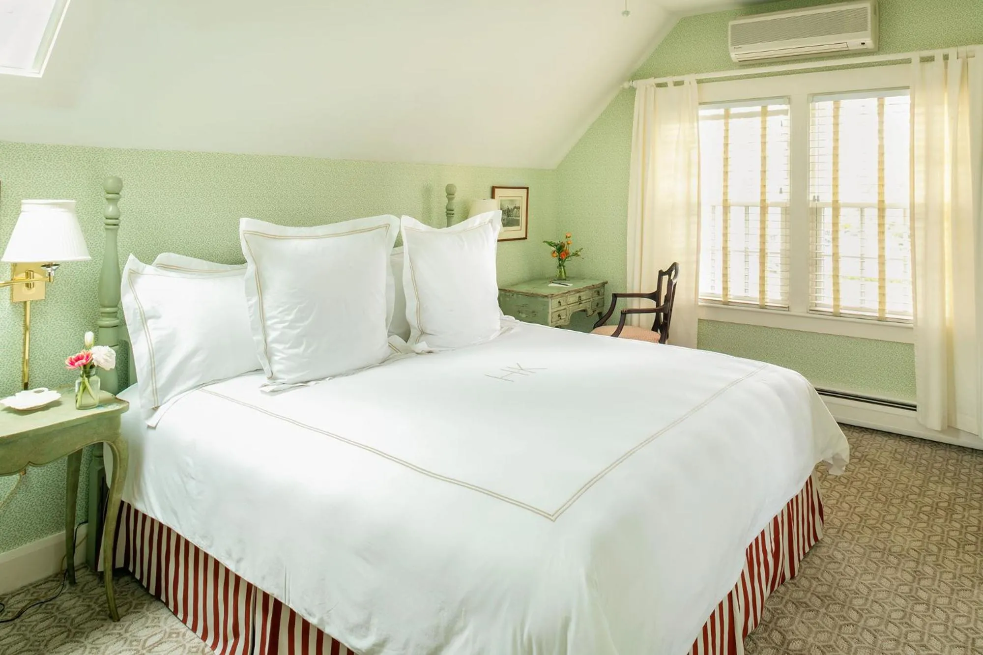 Bedroom, Bed in Hob Knob