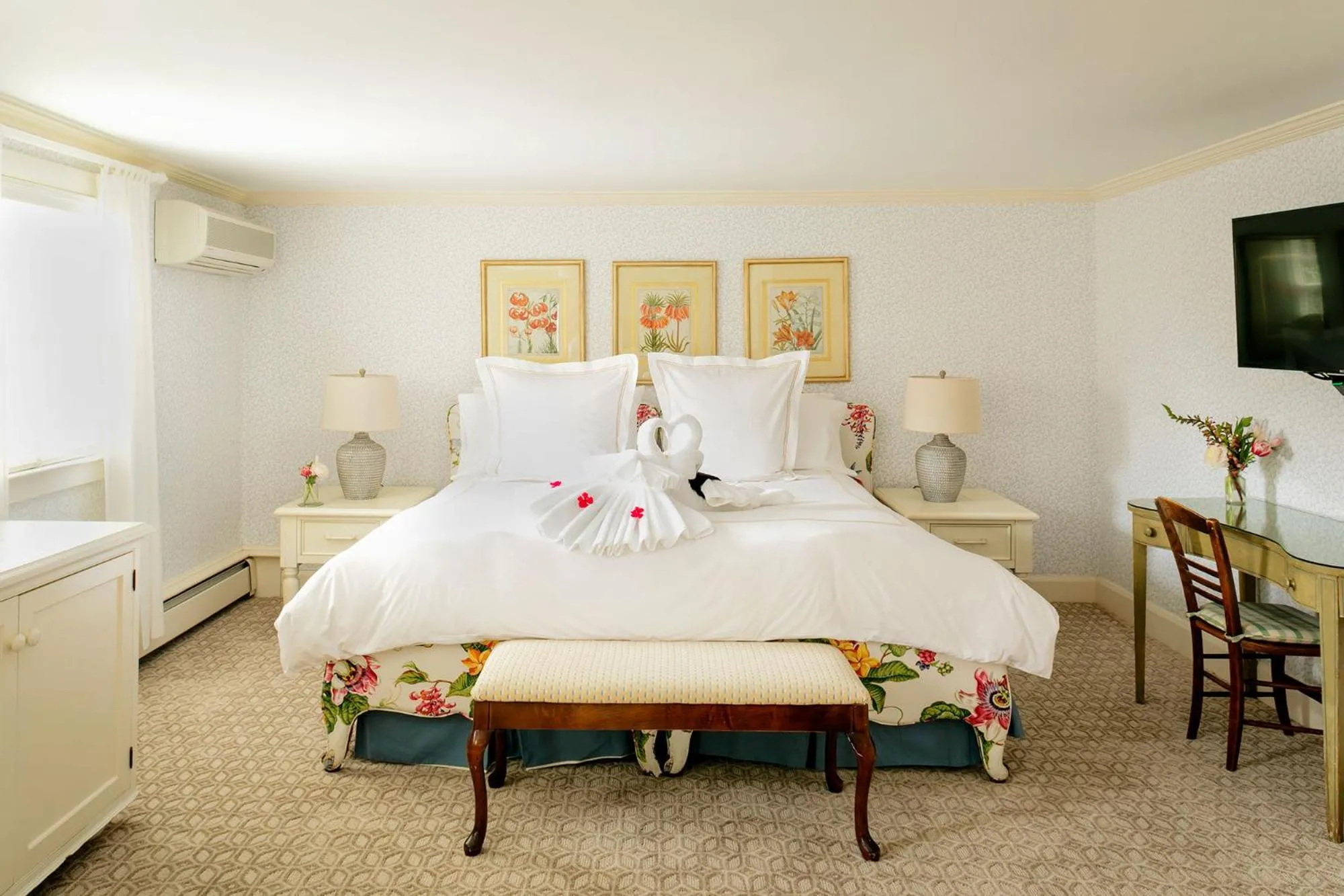 Bedroom, Bed in Hob Knob