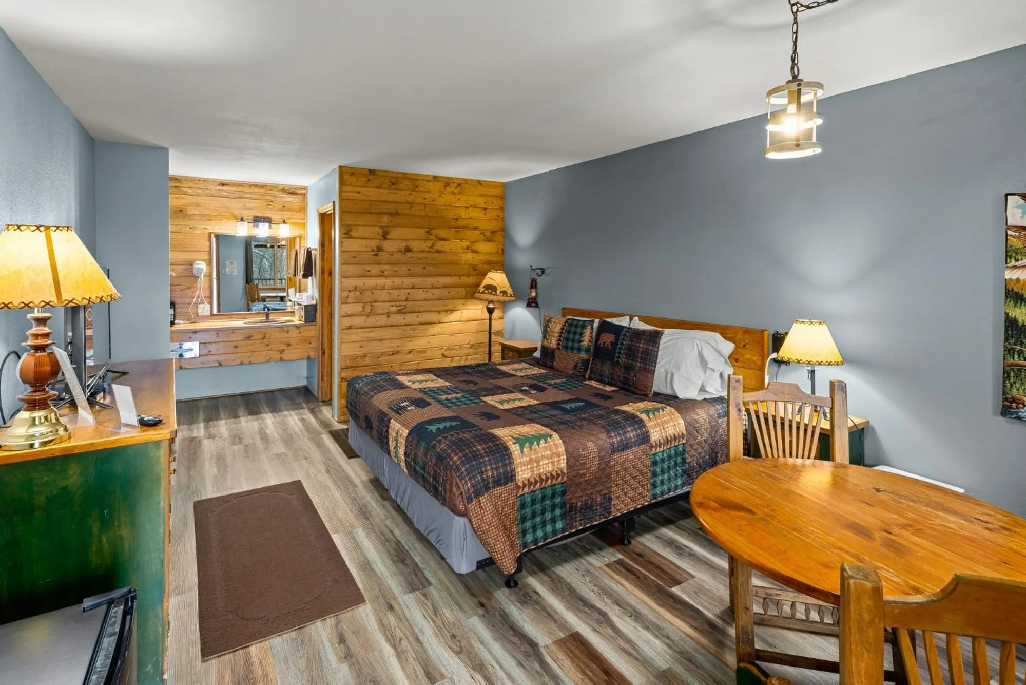 Bed in The Lookout Lodge