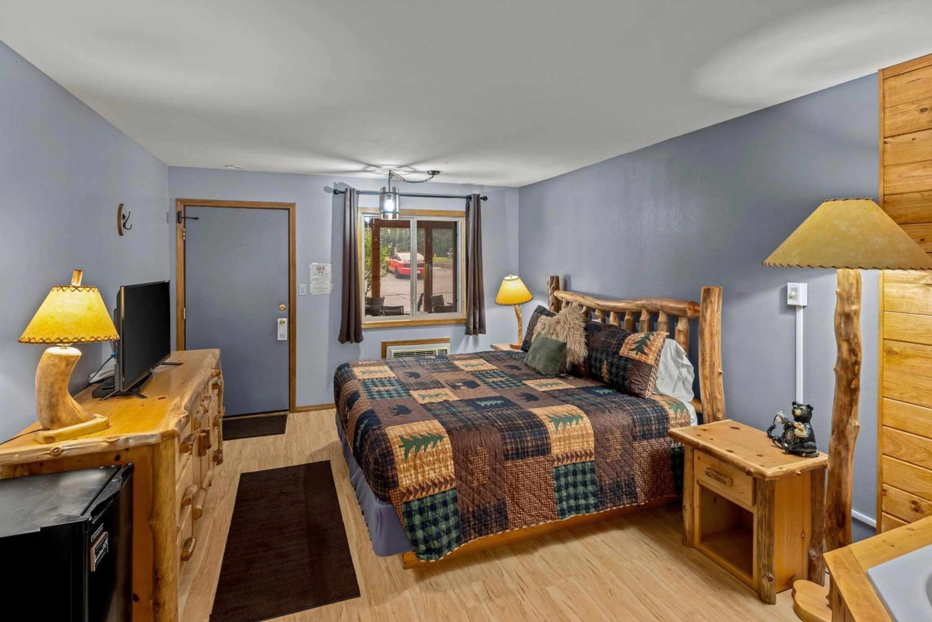 Bed in The Lookout Lodge