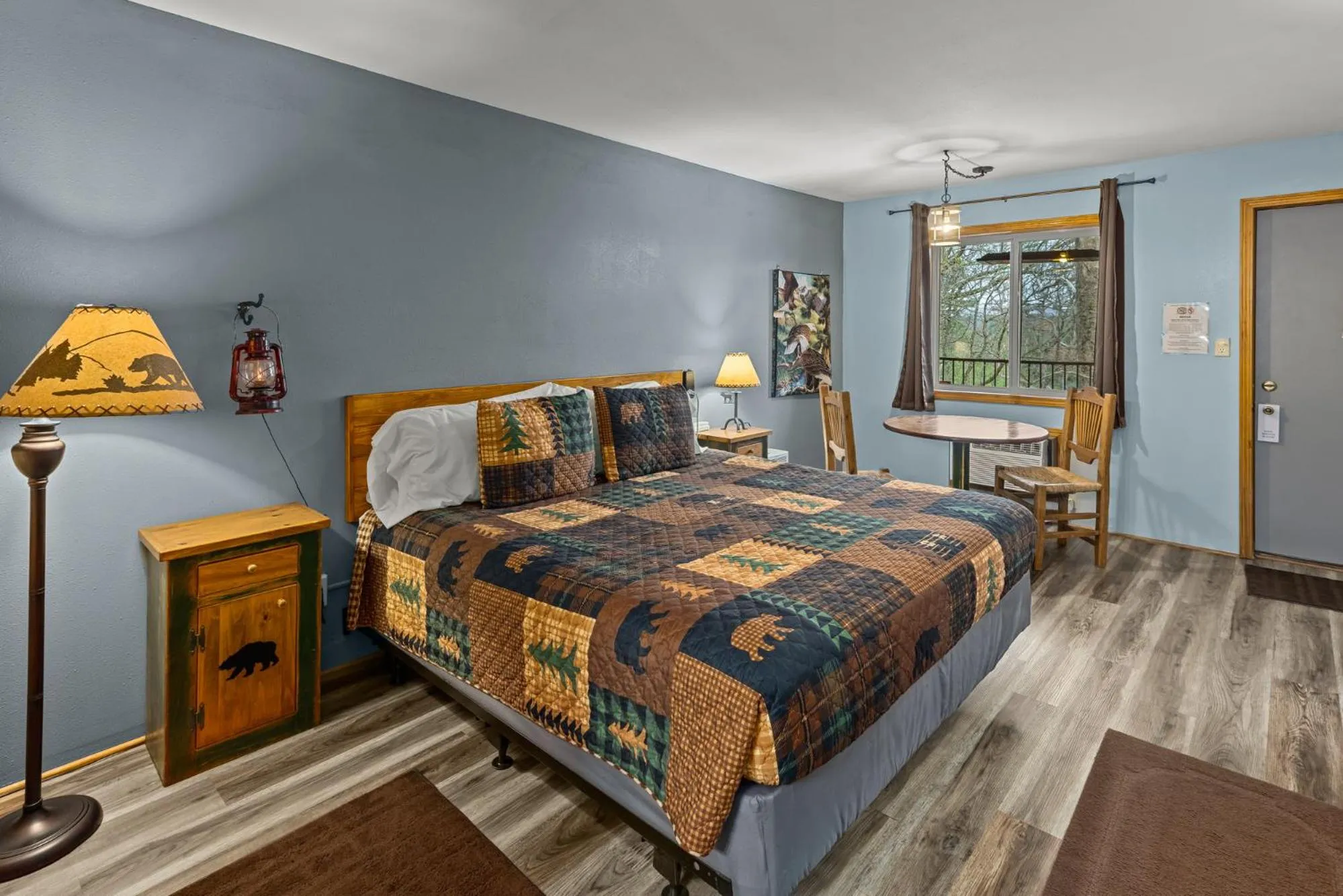 Bed in The Lookout Lodge