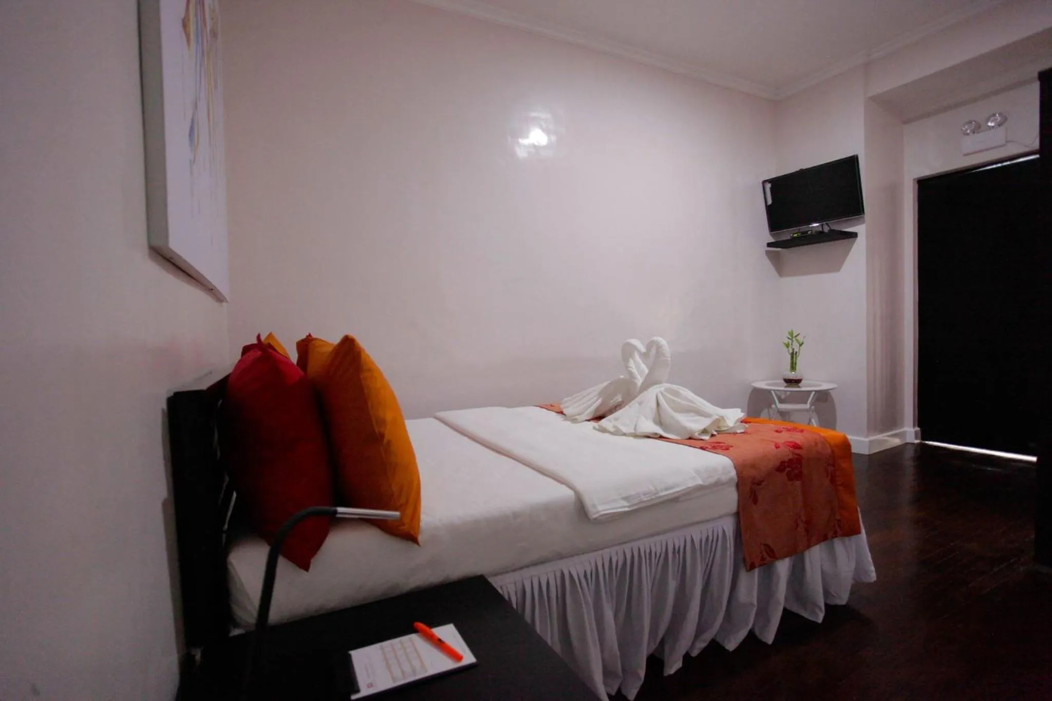 Bed in HalfWay House Hostel Mactan Cebu Airport