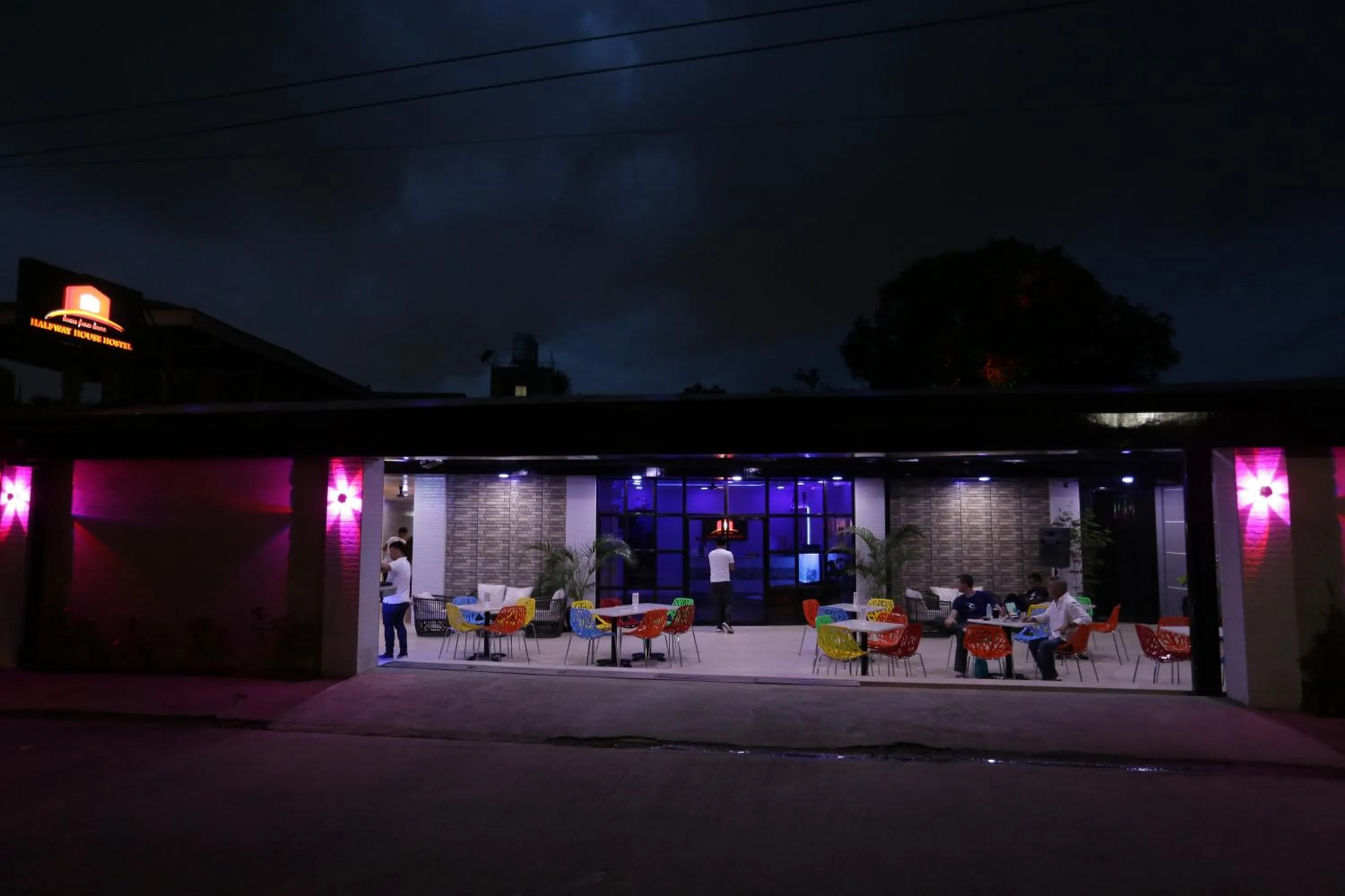 Facade/entrance in HalfWay House Hostel Mactan Cebu Airport