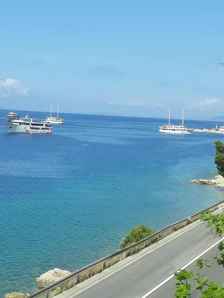 APARTMANI LAŠTRO