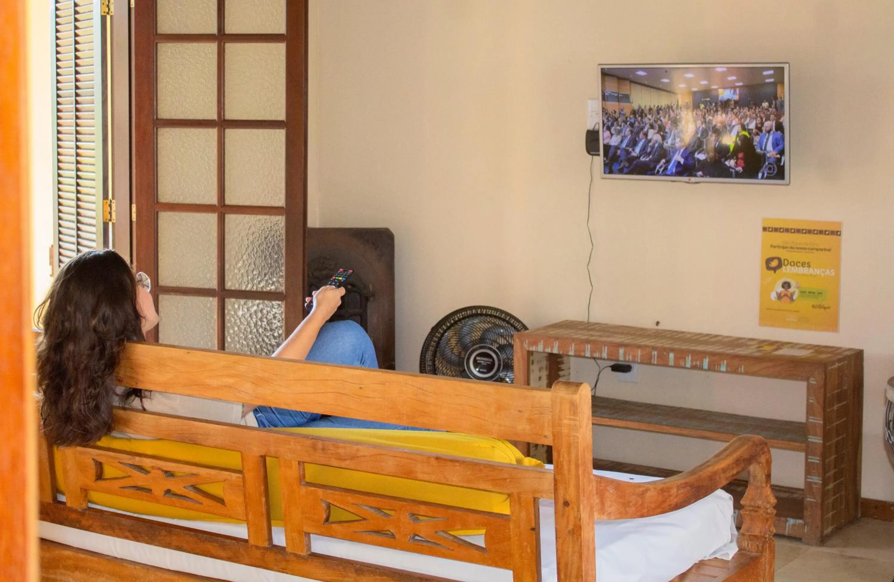 Communal lounge/ TV room in Vila Chico