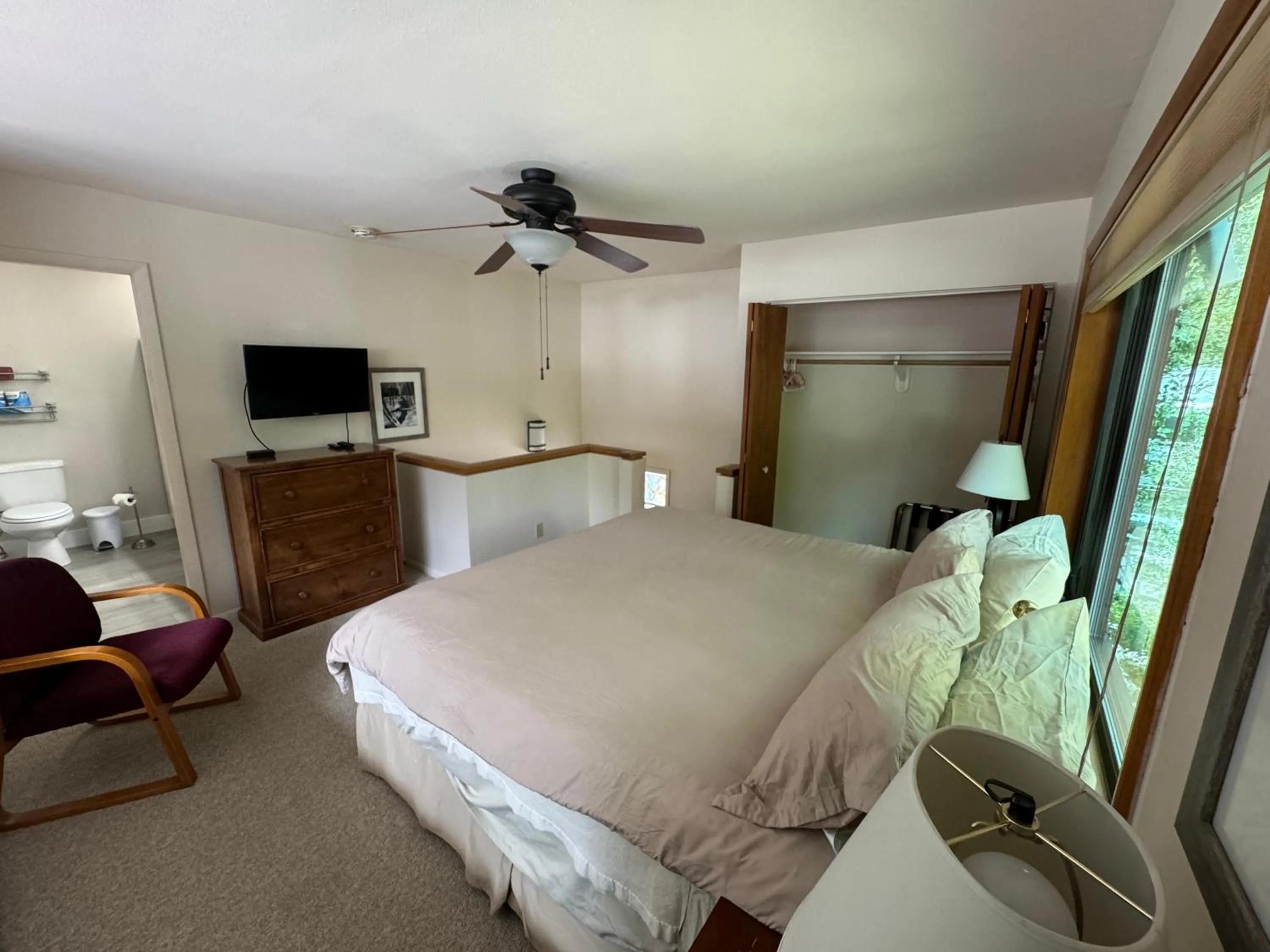 Bed in Shadow Mountain Lodge