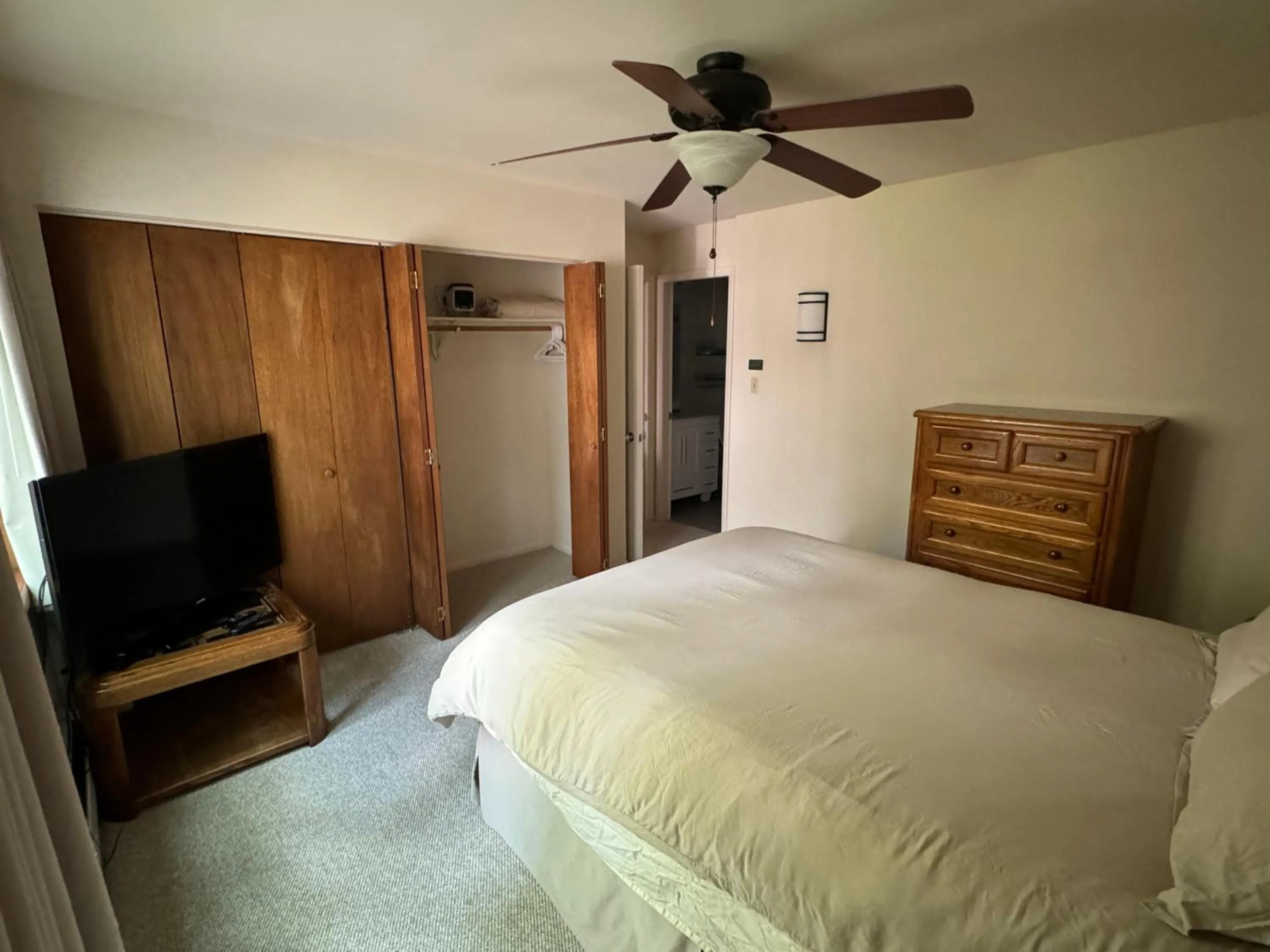 Bed in Shadow Mountain Lodge