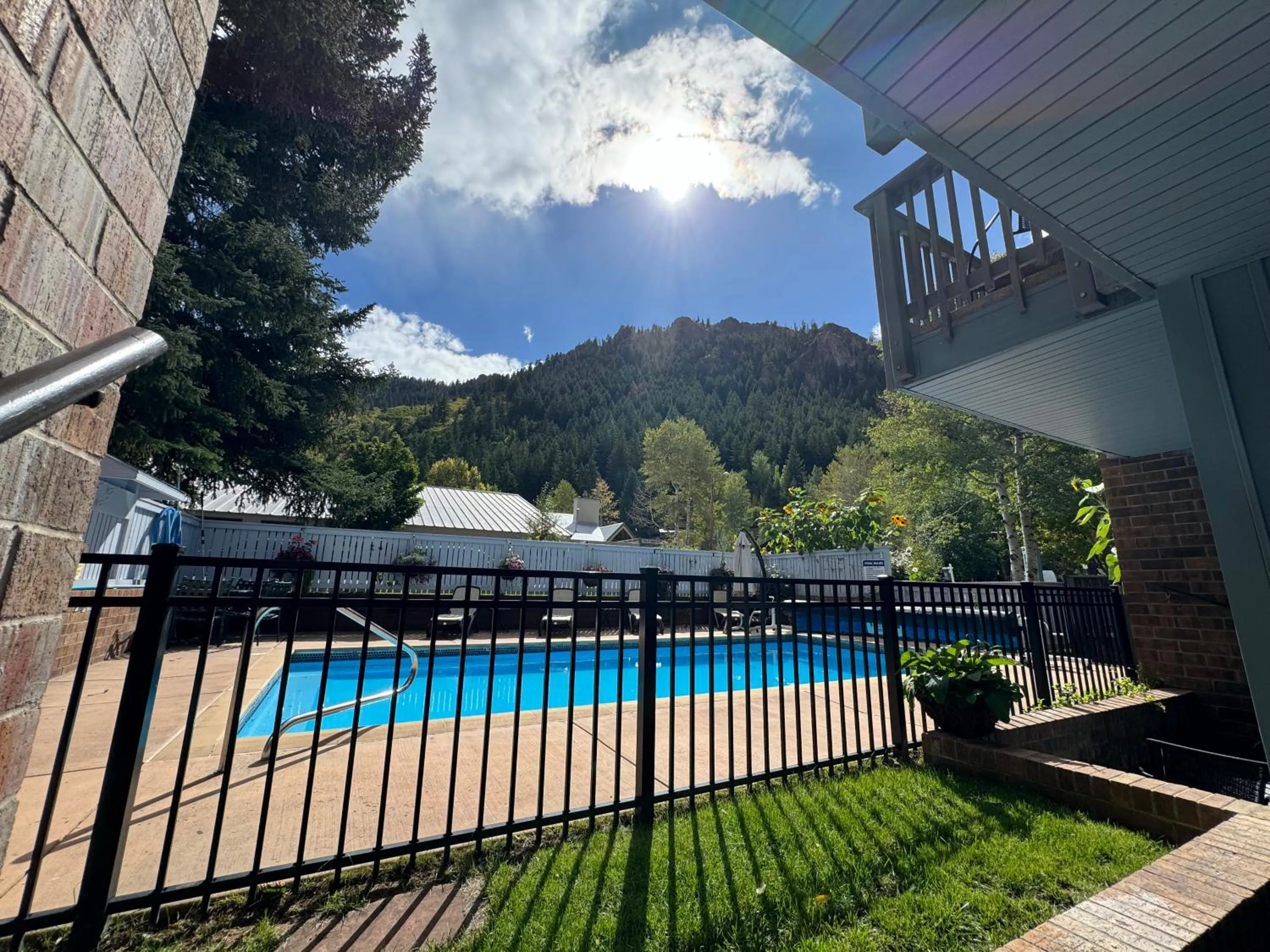 Shadow Mountain Lodge