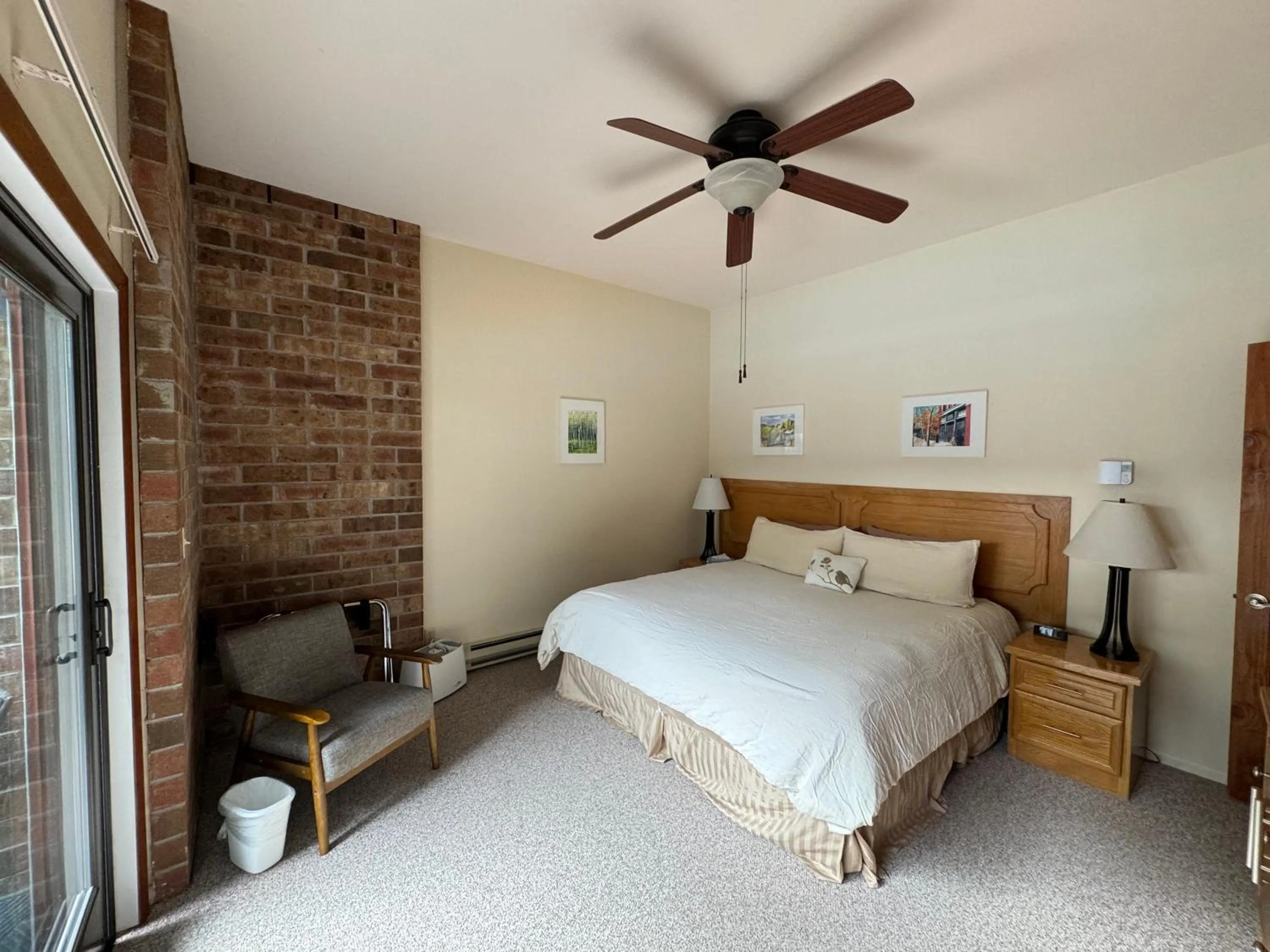 Bed in Shadow Mountain Lodge