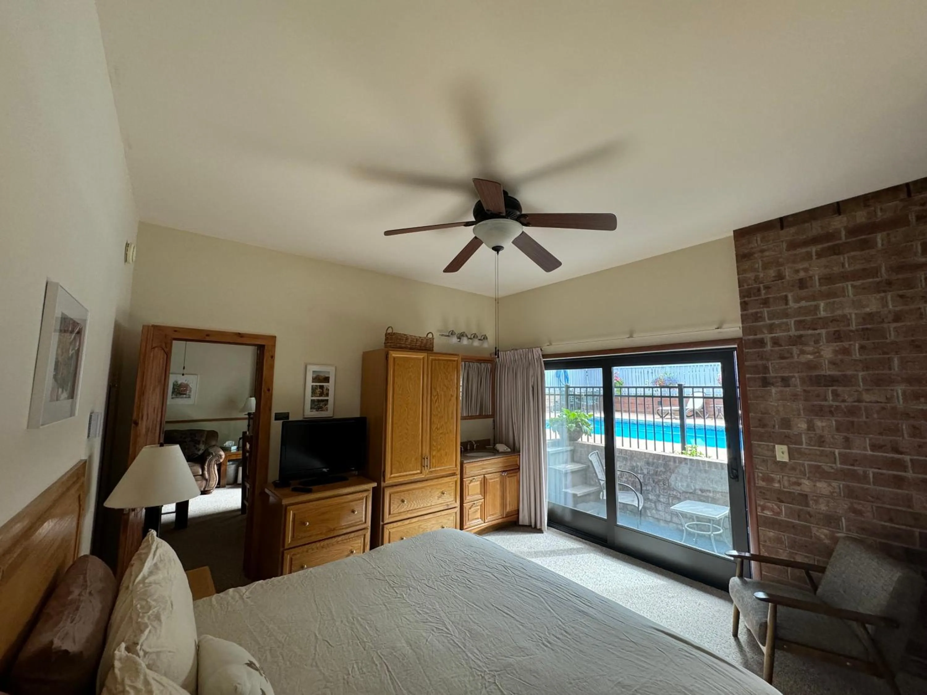 Bed in Shadow Mountain Lodge