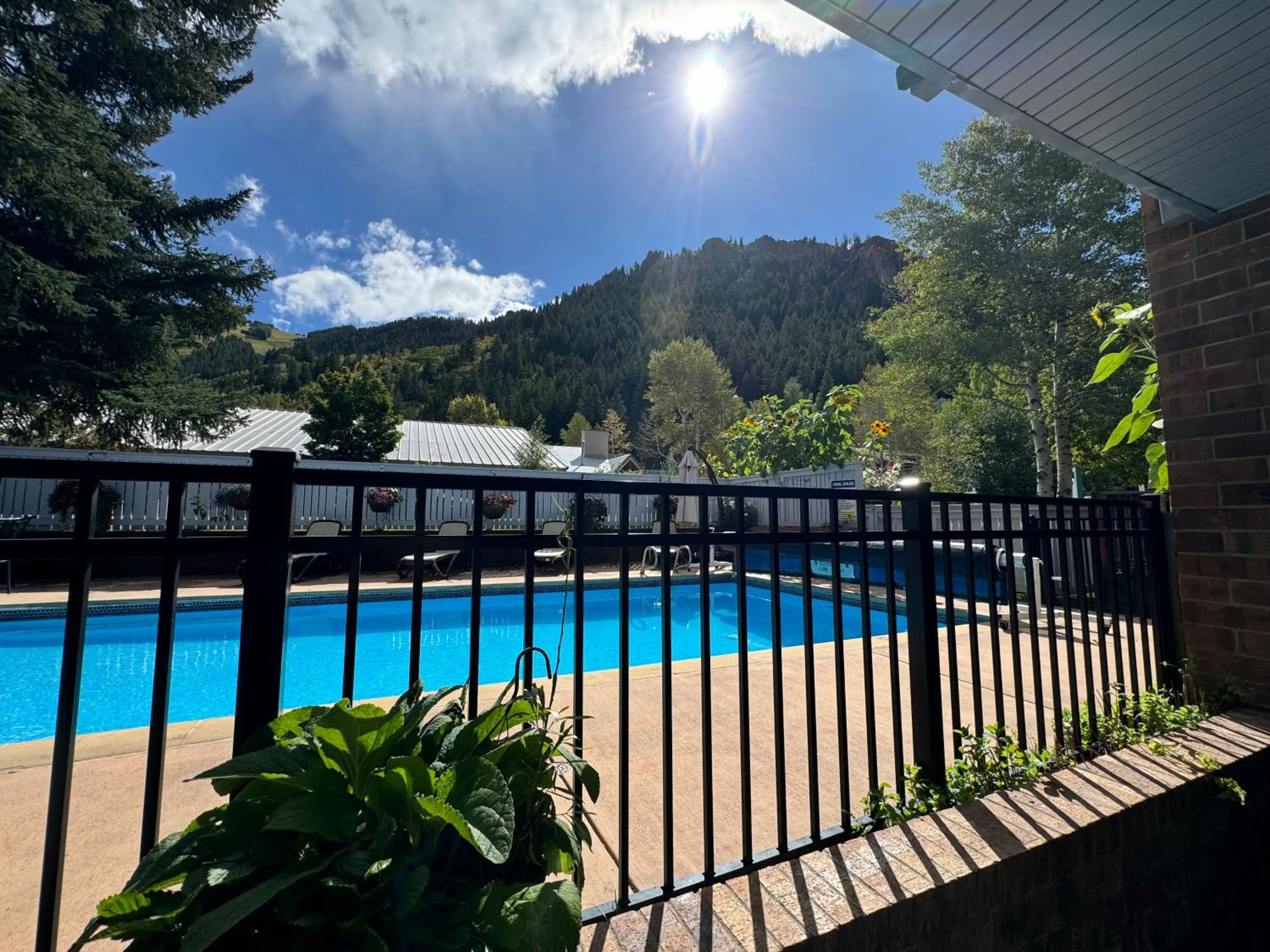 Shadow Mountain Lodge