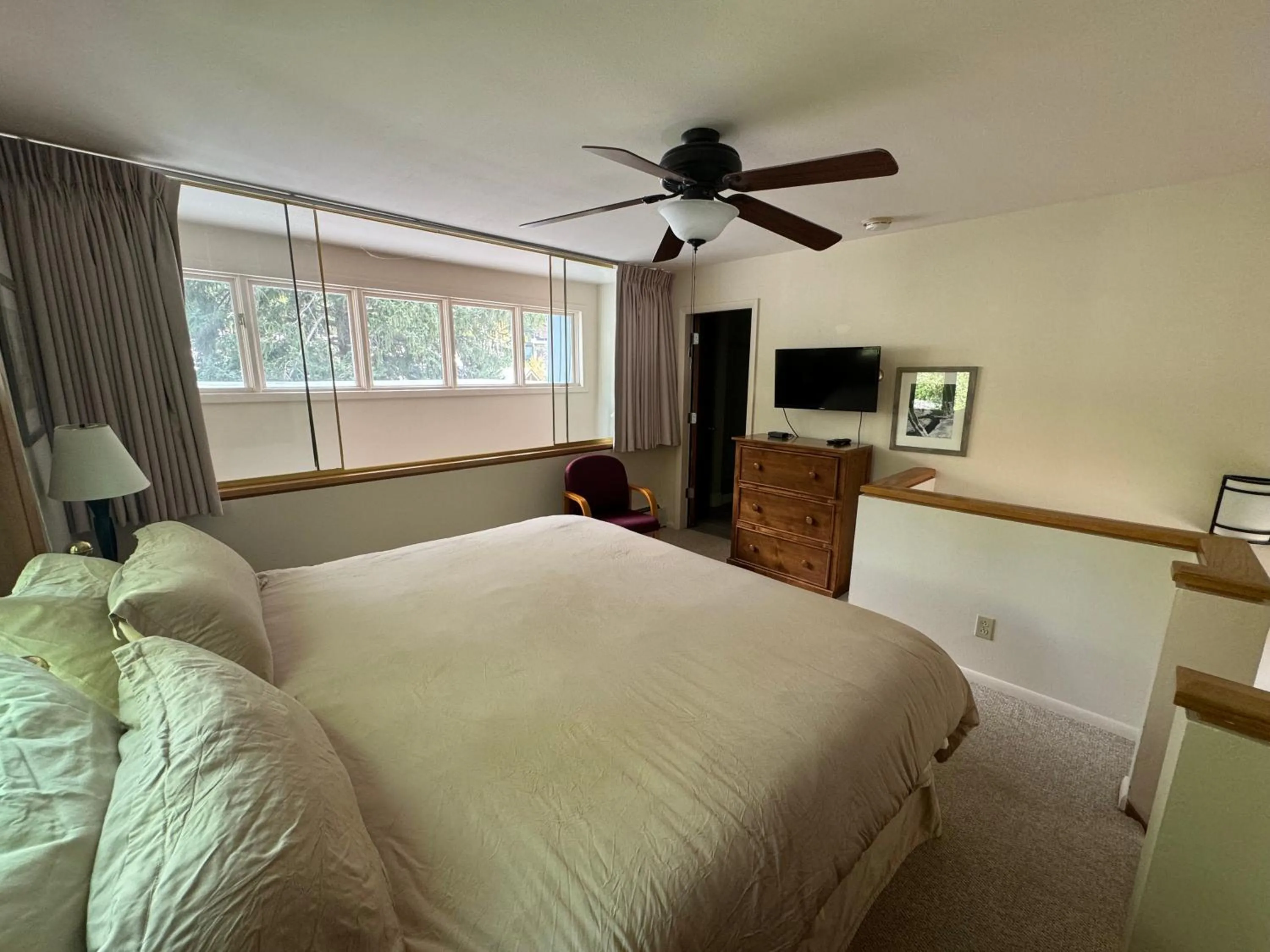 Bed in Shadow Mountain Lodge