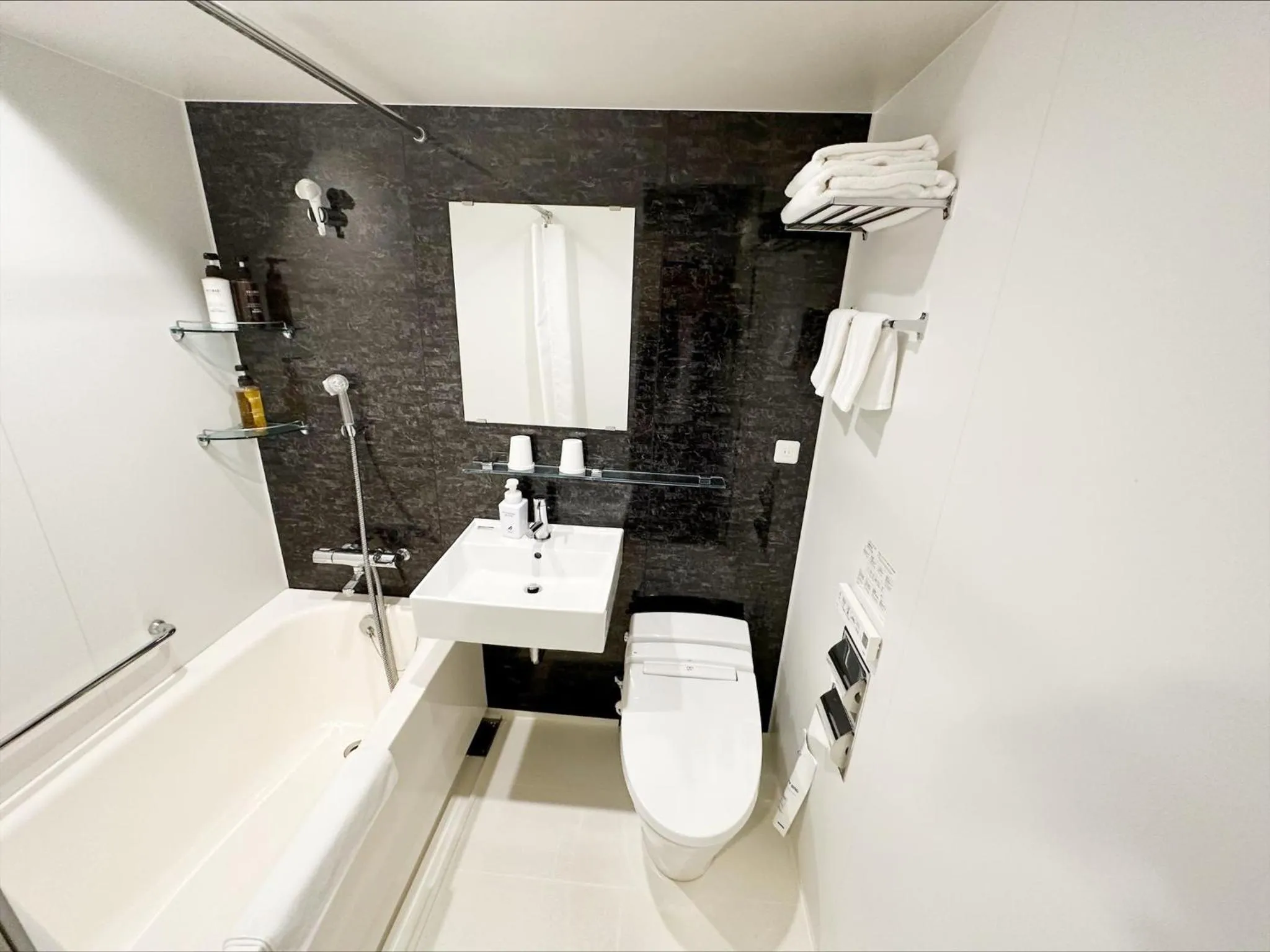 Toilet in HOTEL SUI AKASAKA by ABEST