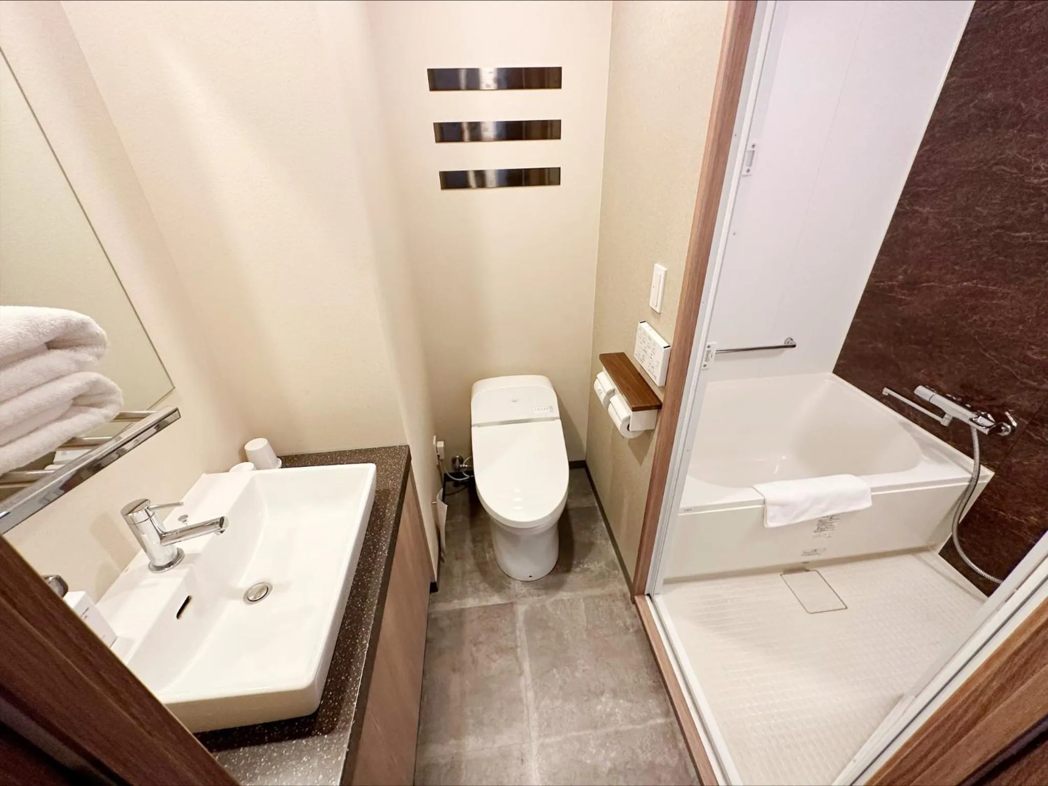 Toilet in HOTEL SUI AKASAKA by ABEST