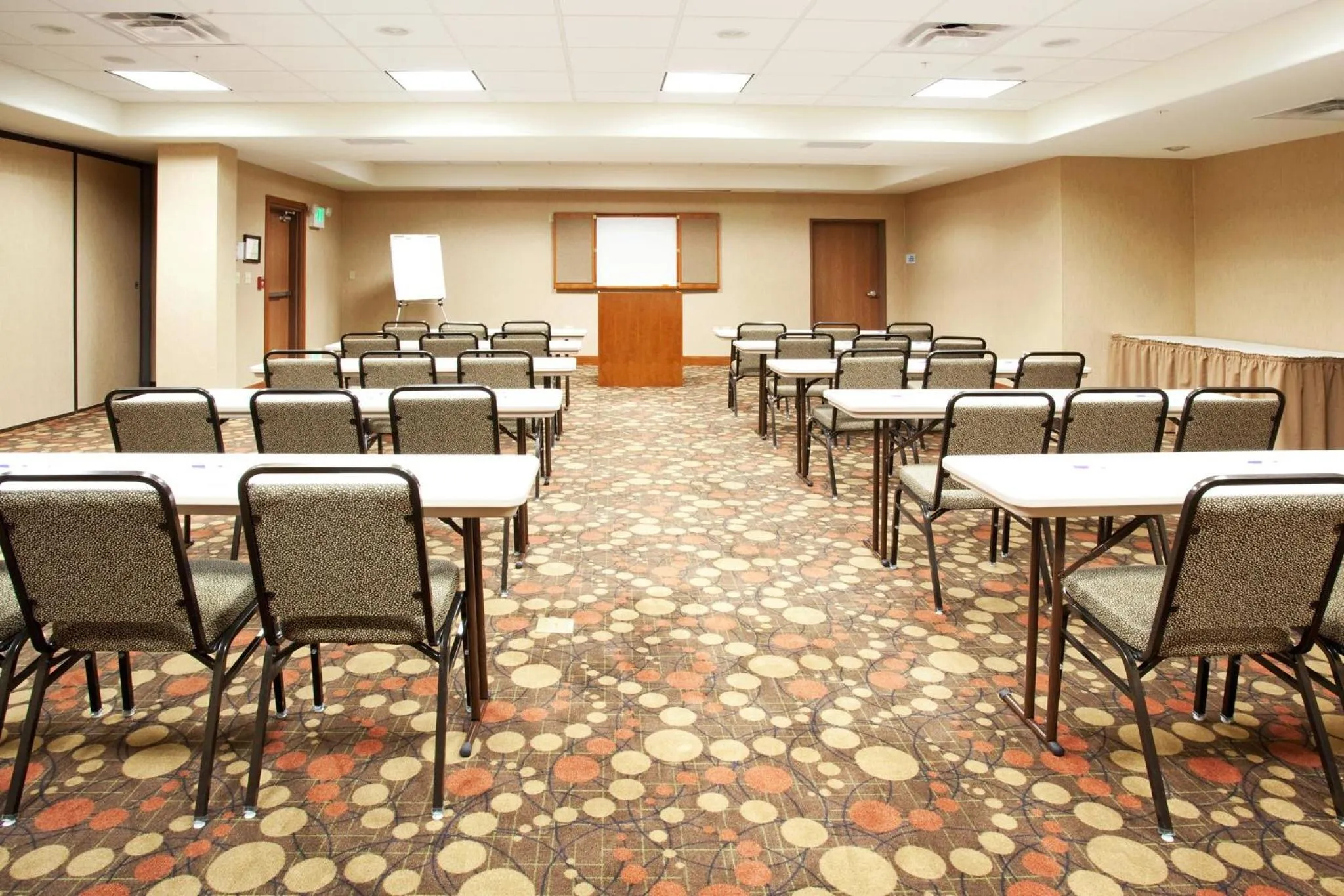 Meeting/conference room in Holiday Inn Express and Suites Los Alamos Entrada Park by IHG
