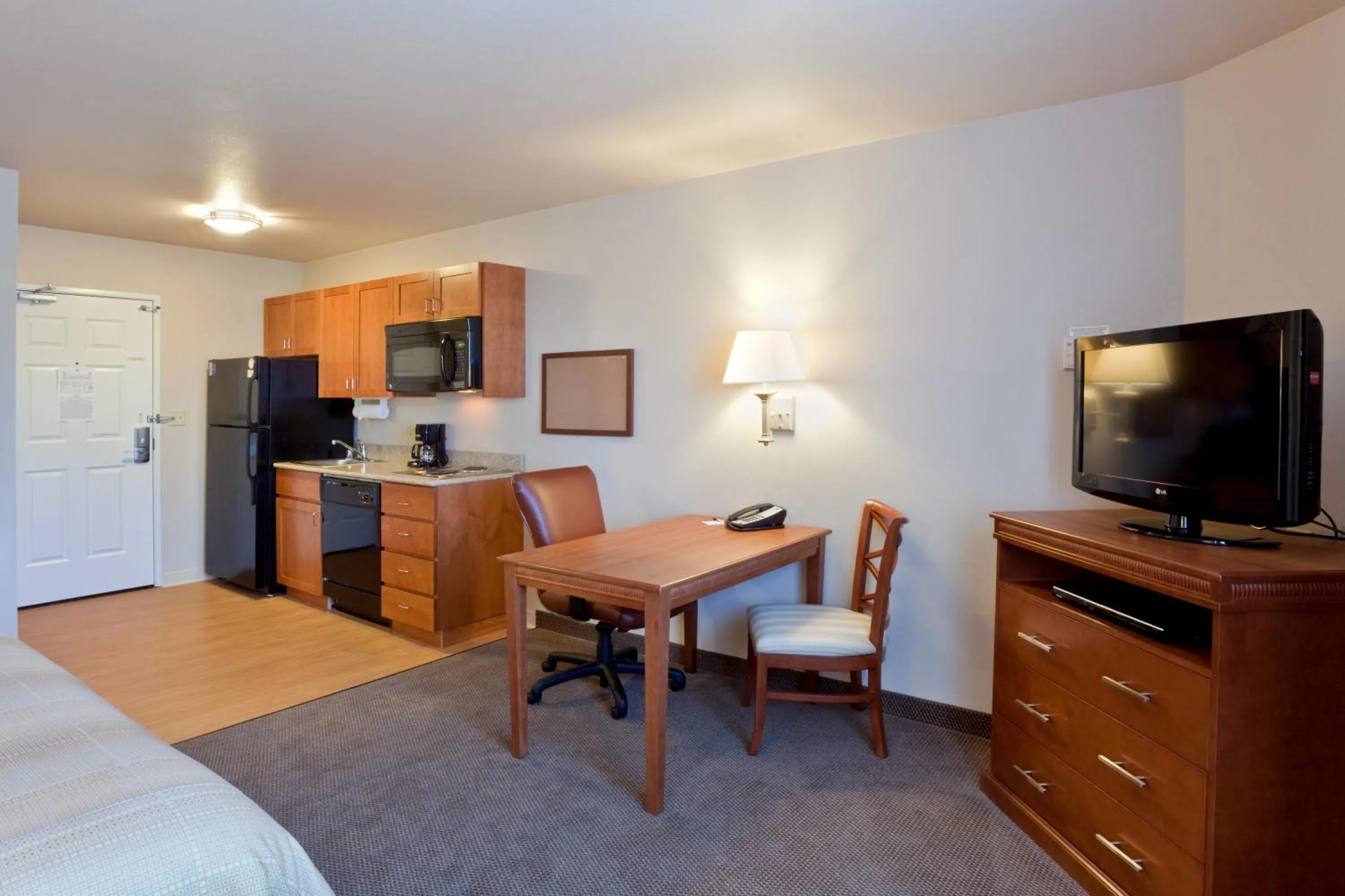 Photo of the whole room, TV/Entertainment Center in Candlewood Suites Lakewood, an IHG Hotel