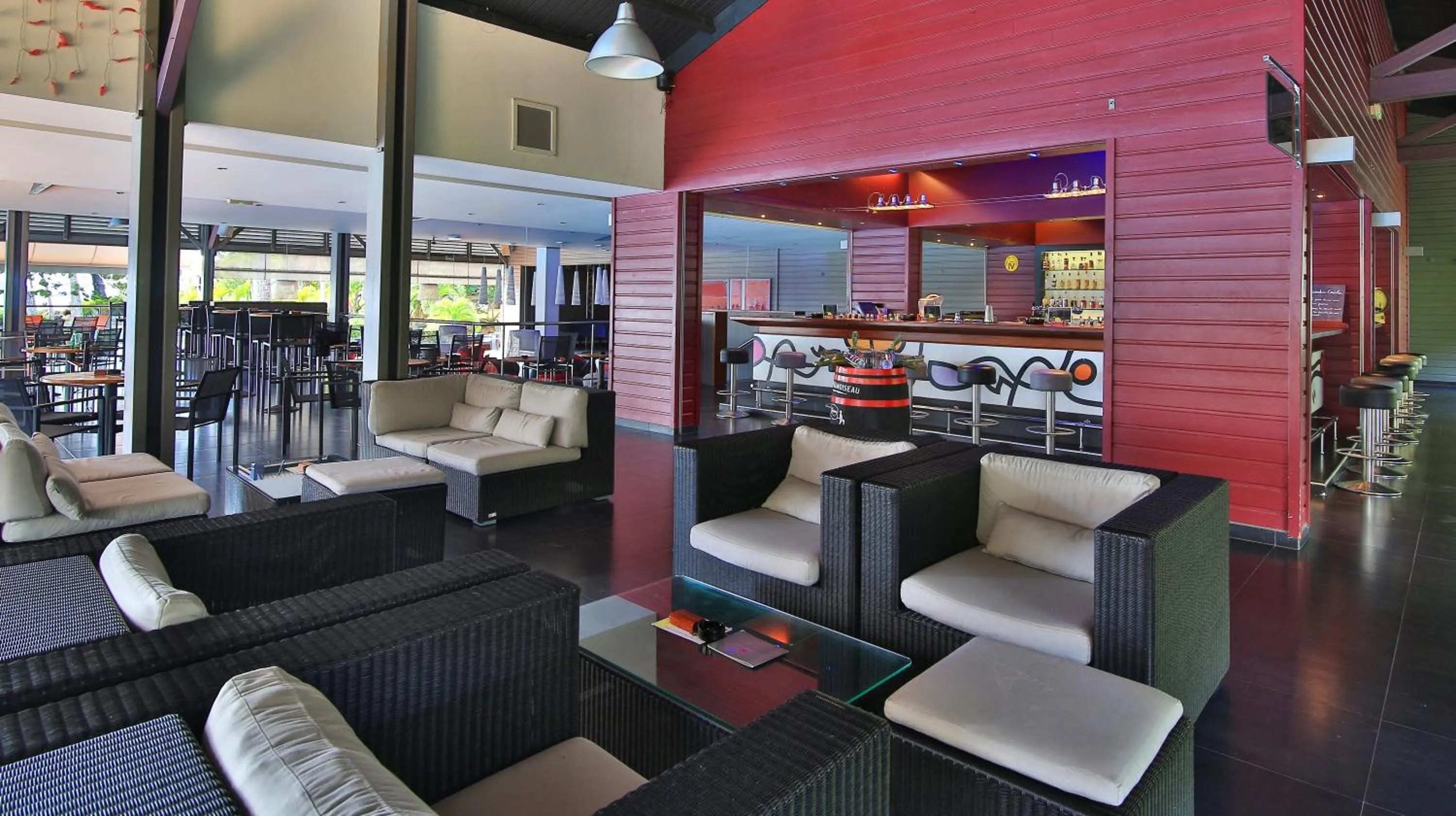 Lounge or bar in La Creole Beach Hotel & Spa
