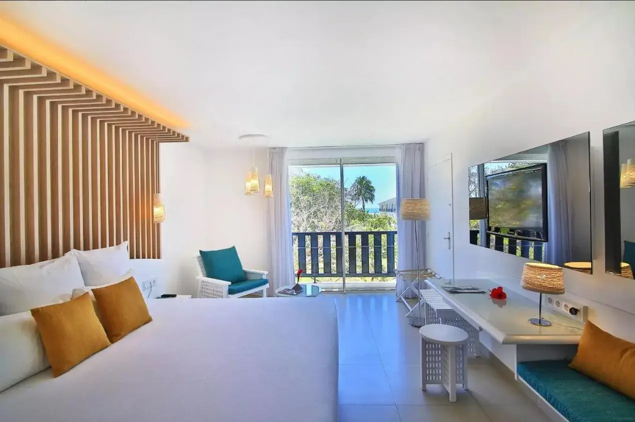 Superior Room with King Size bed - single occupancy in La Creole Beach Hotel & Spa Superior Room with King Size bed - single occupancy in La Creole Beach Hotel & Spa