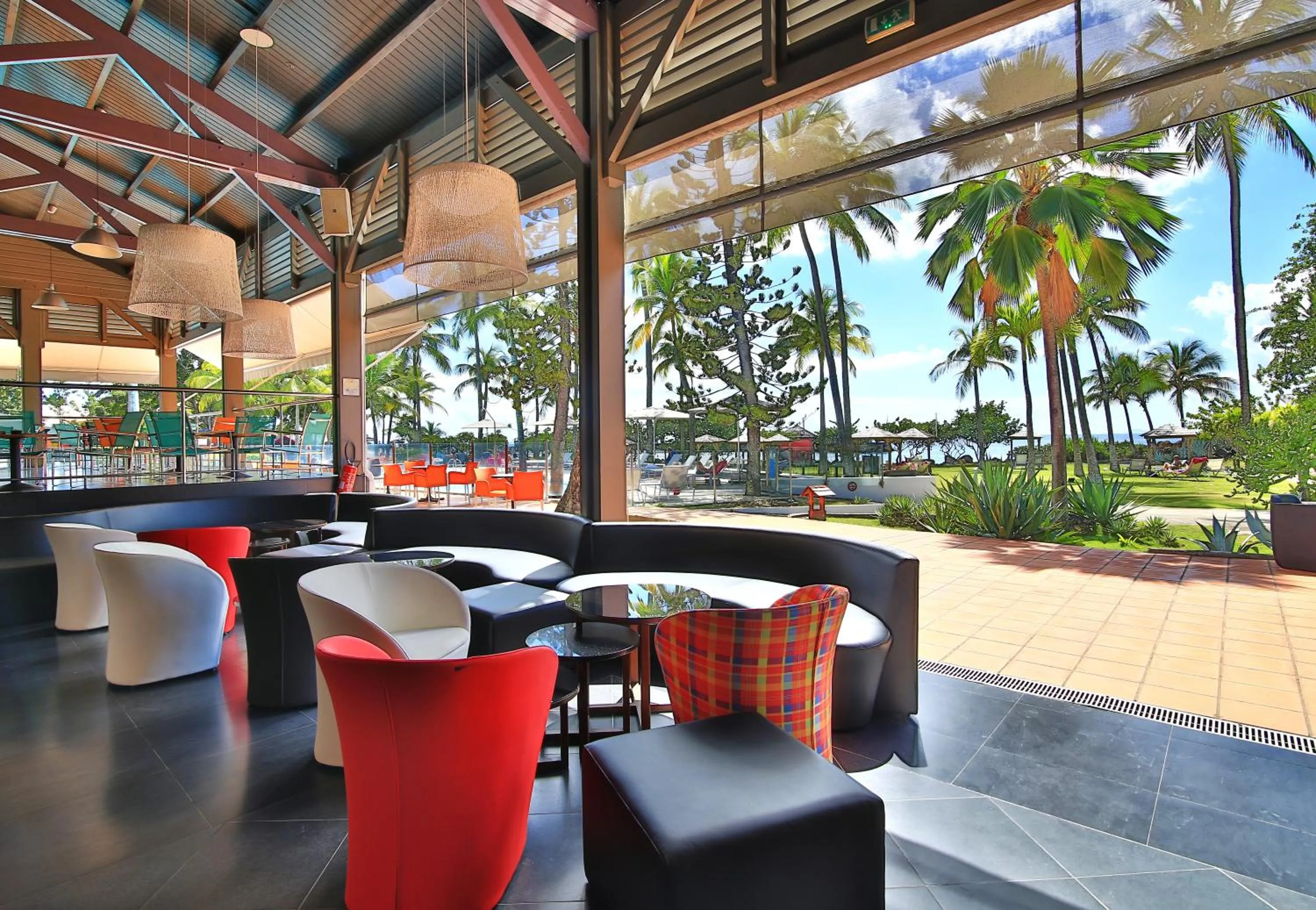 Lounge or bar in La Creole Beach Hotel & Spa