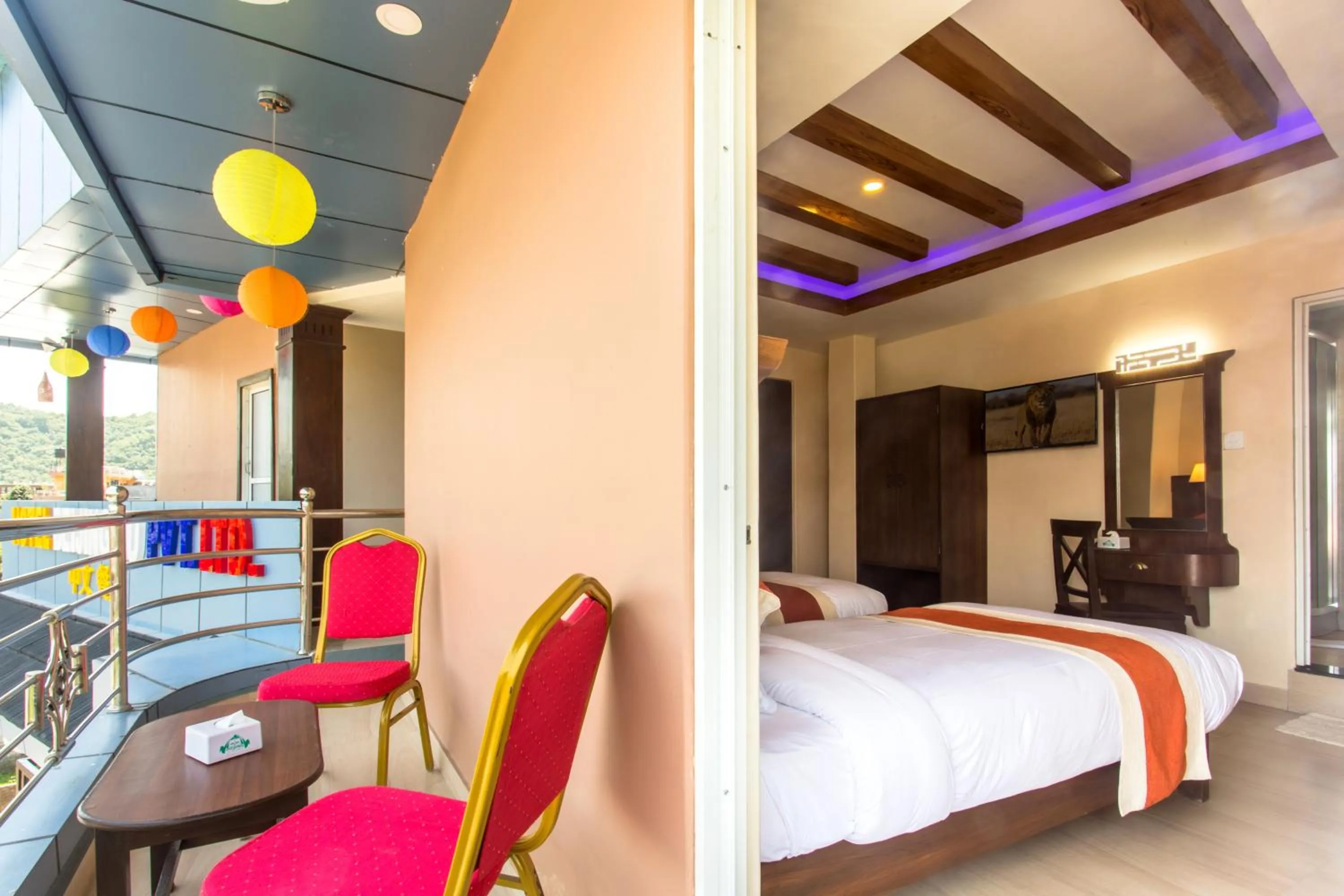 Balcony/Terrace, Bed in Hotel Beijing Lu