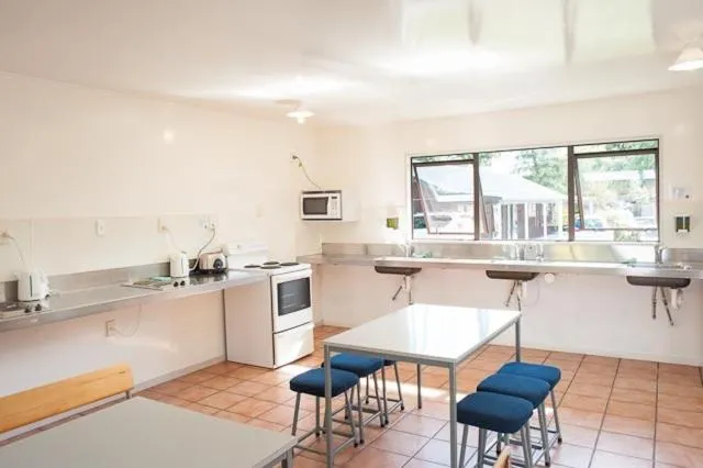 Kitchen or kitchenette in Hanmer Springs TOP 10 Holiday Park
