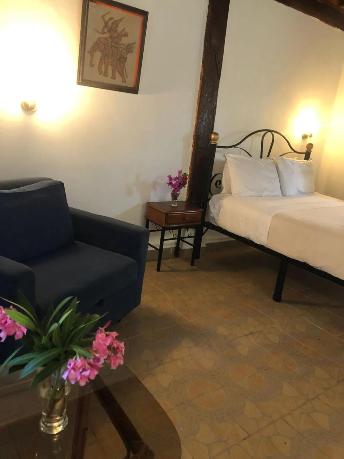 Seating area, Bed in Hotel Gerald