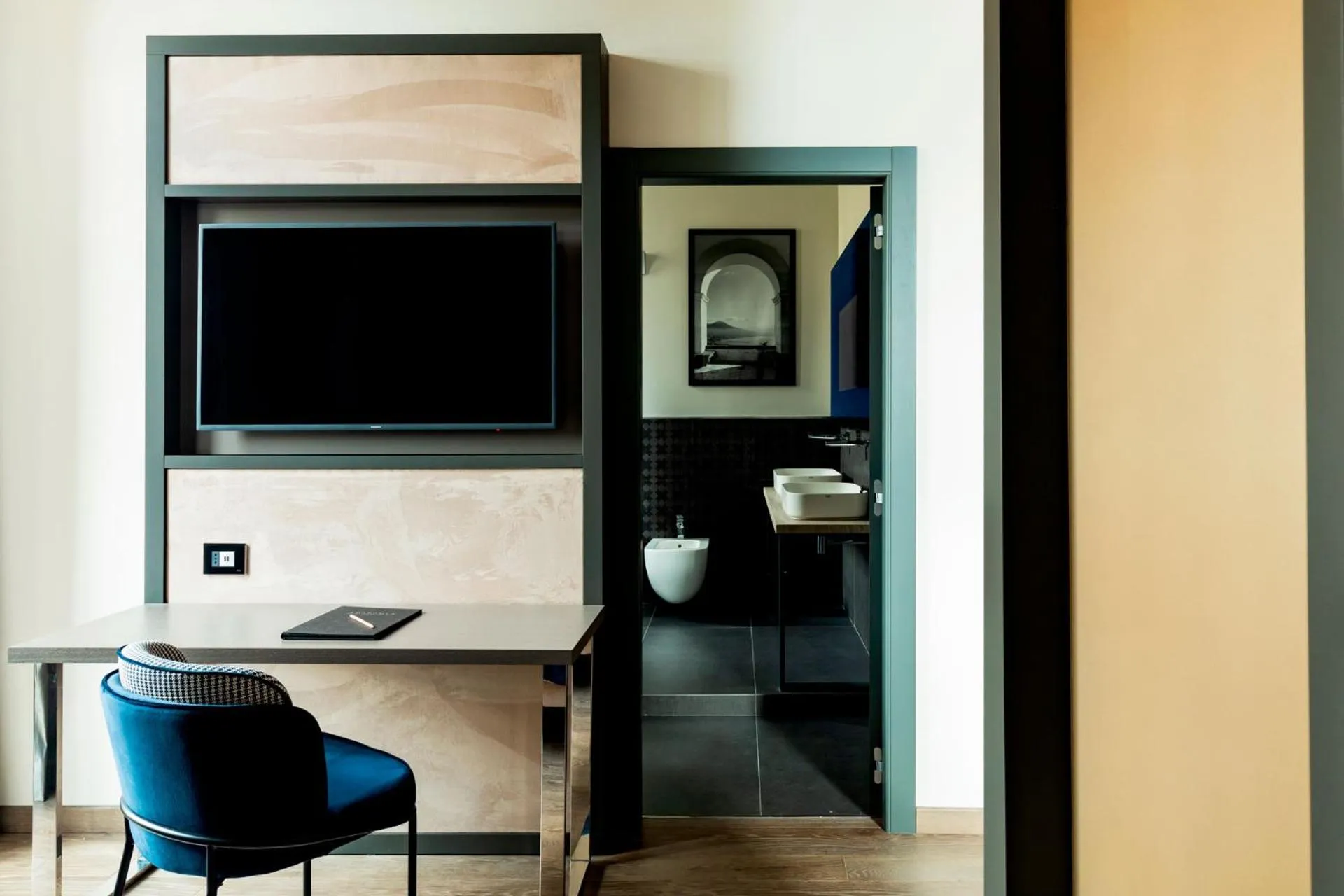 TV and multimedia in Amadomus Luxury Suites