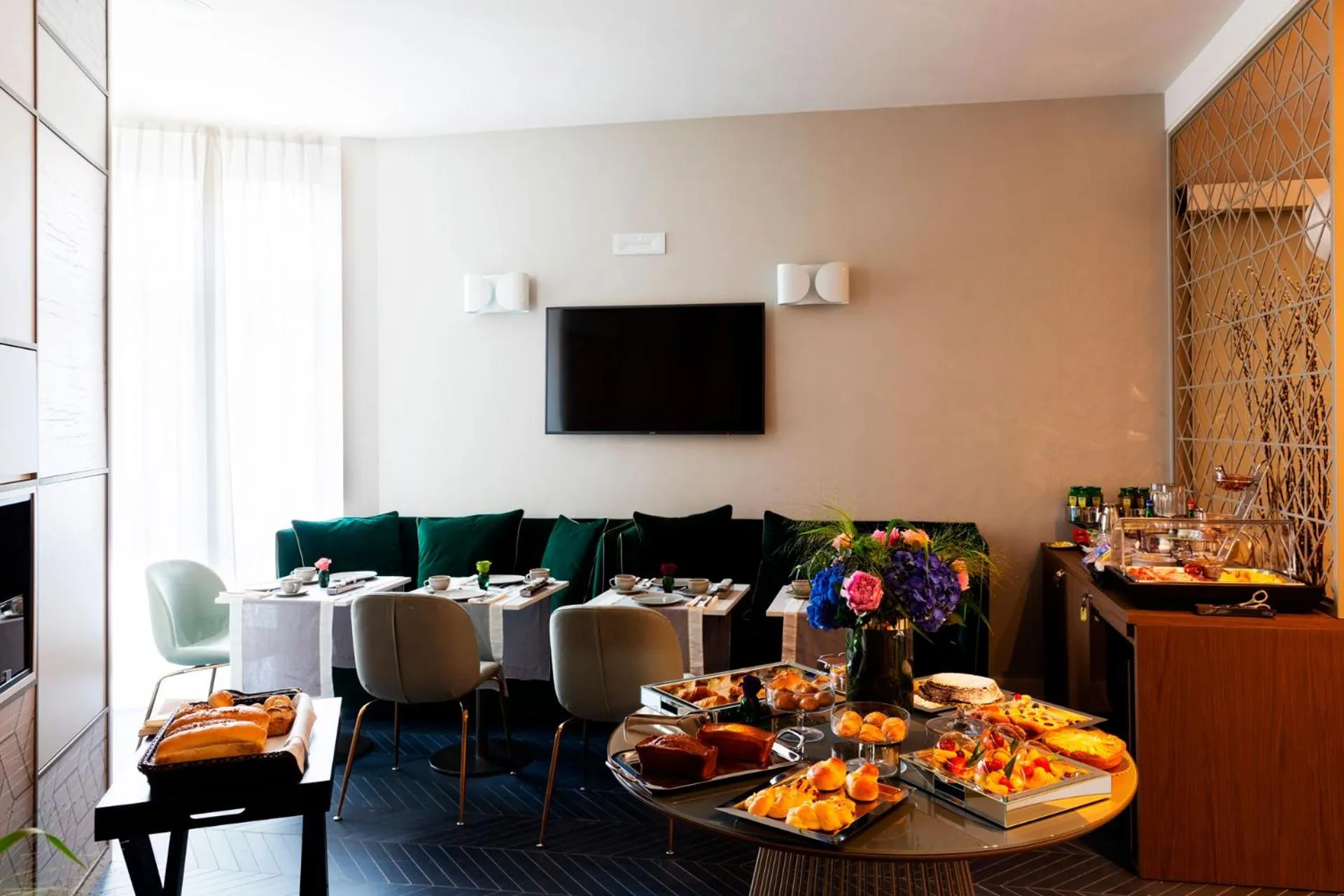 Breakfast in Amadomus Luxury Suites